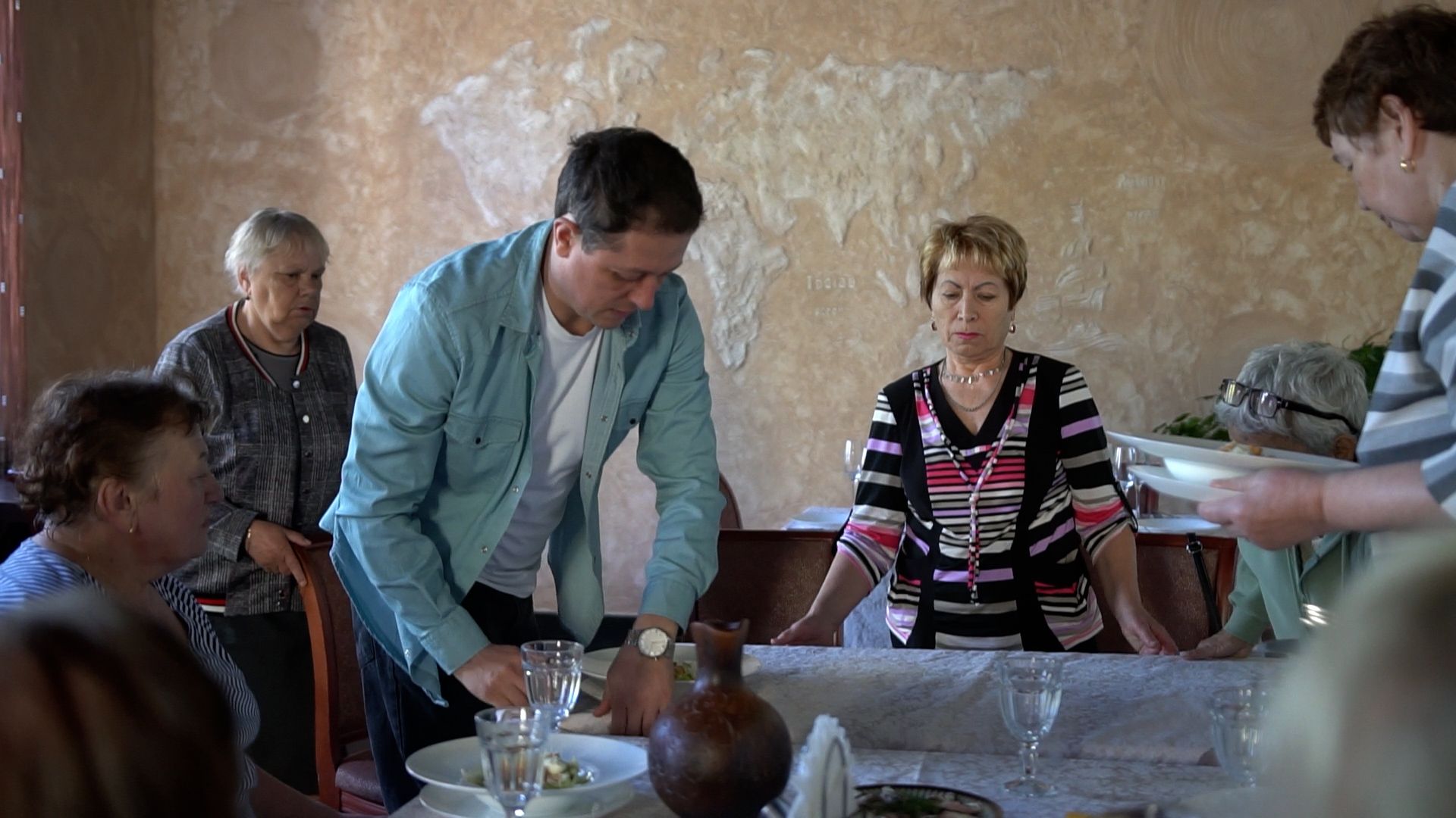 егорьевск, социальный проект, соединяя поколения, кафе, бесплатный обед, день труда, ветеран труда,