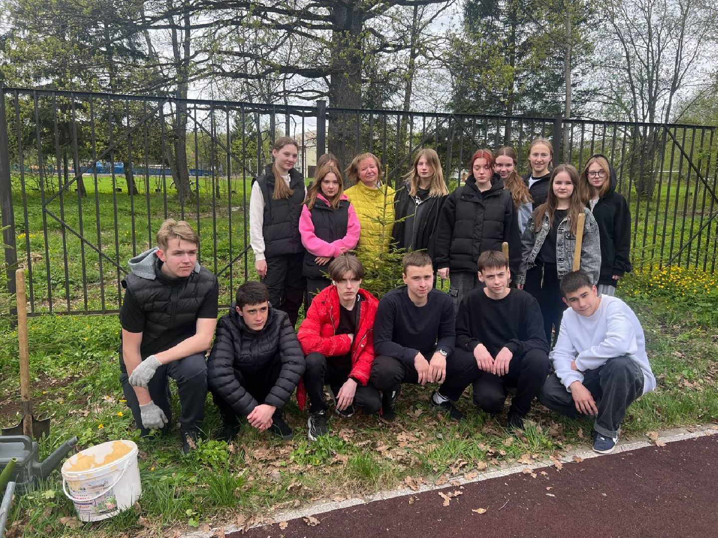 добрые дела, школьники, посадка деревьев,