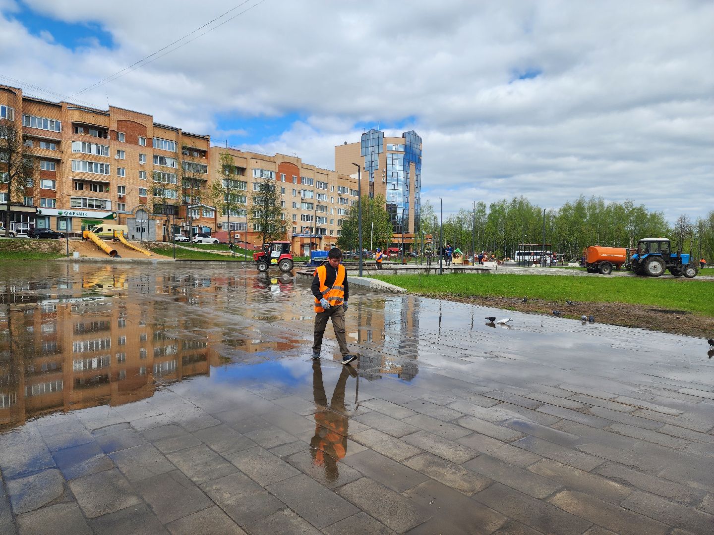 красноармейск, г.о. пушкинский, уборка общественных территорий, поливальная машина,
