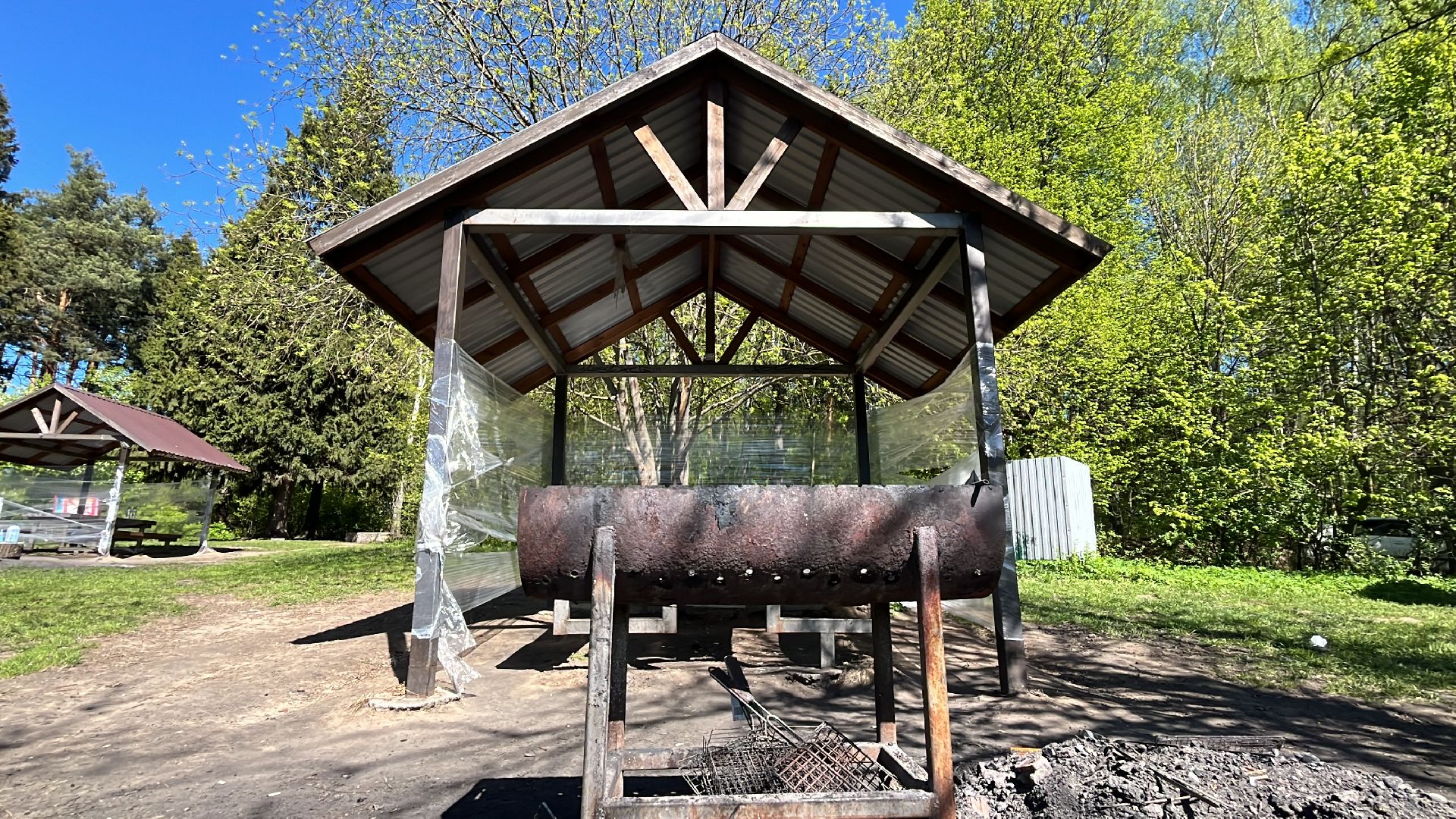 шашлык, шашлыки, шашлык у озера, мангал, озеро, пруд,