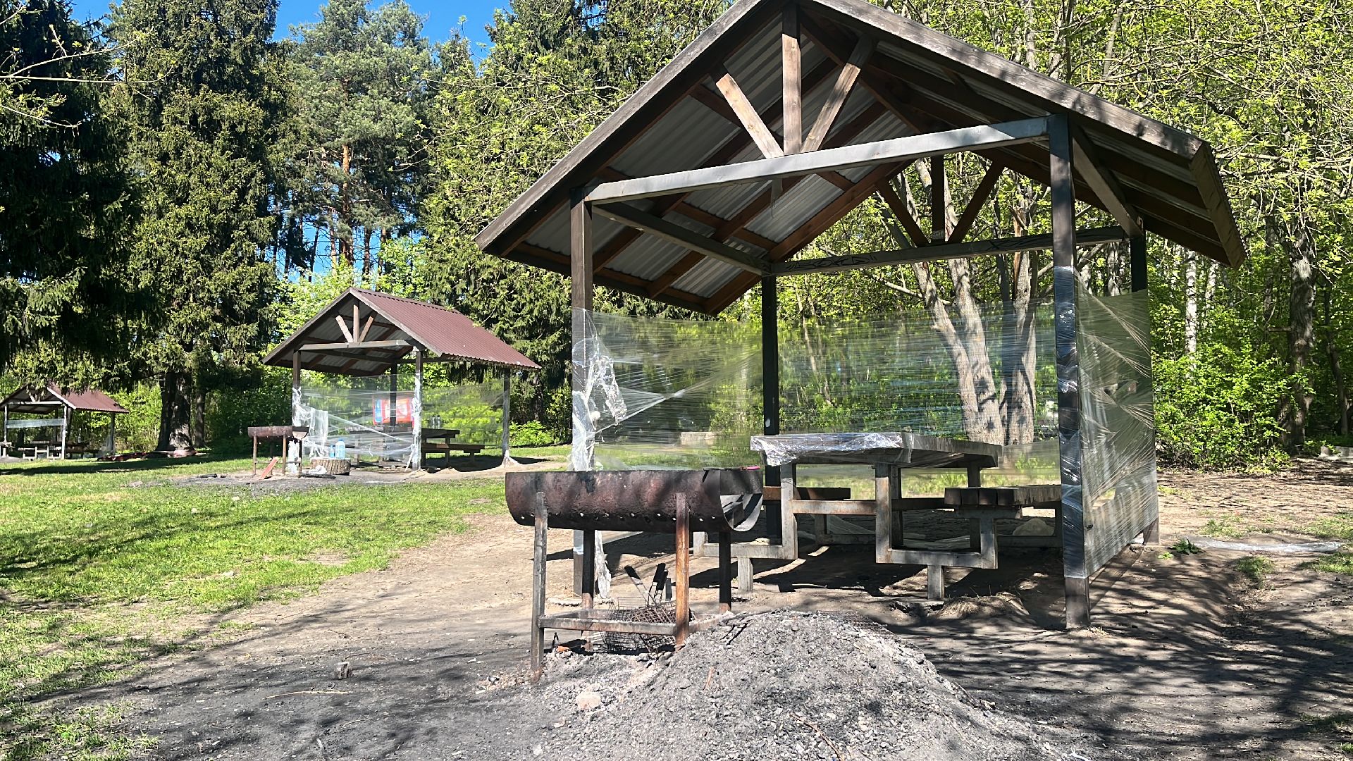 шашлык, шашлыки, шашлык у озера, мангал, озеро, пруд,