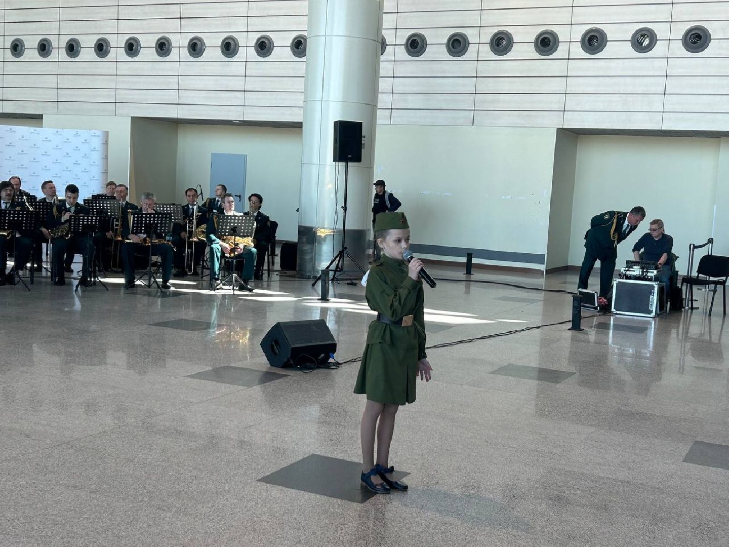 оркестр таможенной службы, песни военных лет, День Победы, аэропорт Домодедово,