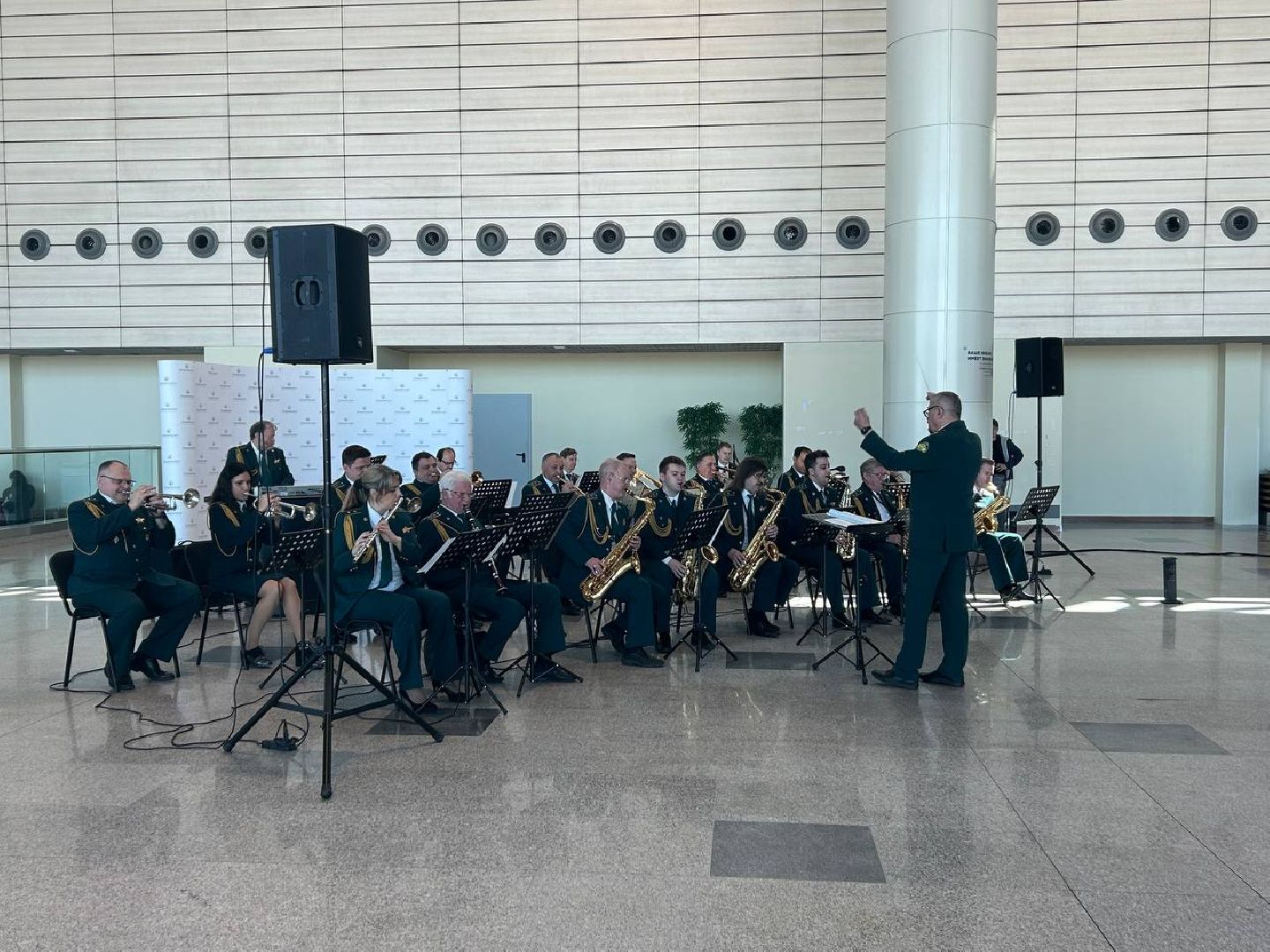 оркестр таможенной службы, песни военных лет, День Победы, аэропорт Домодедово,