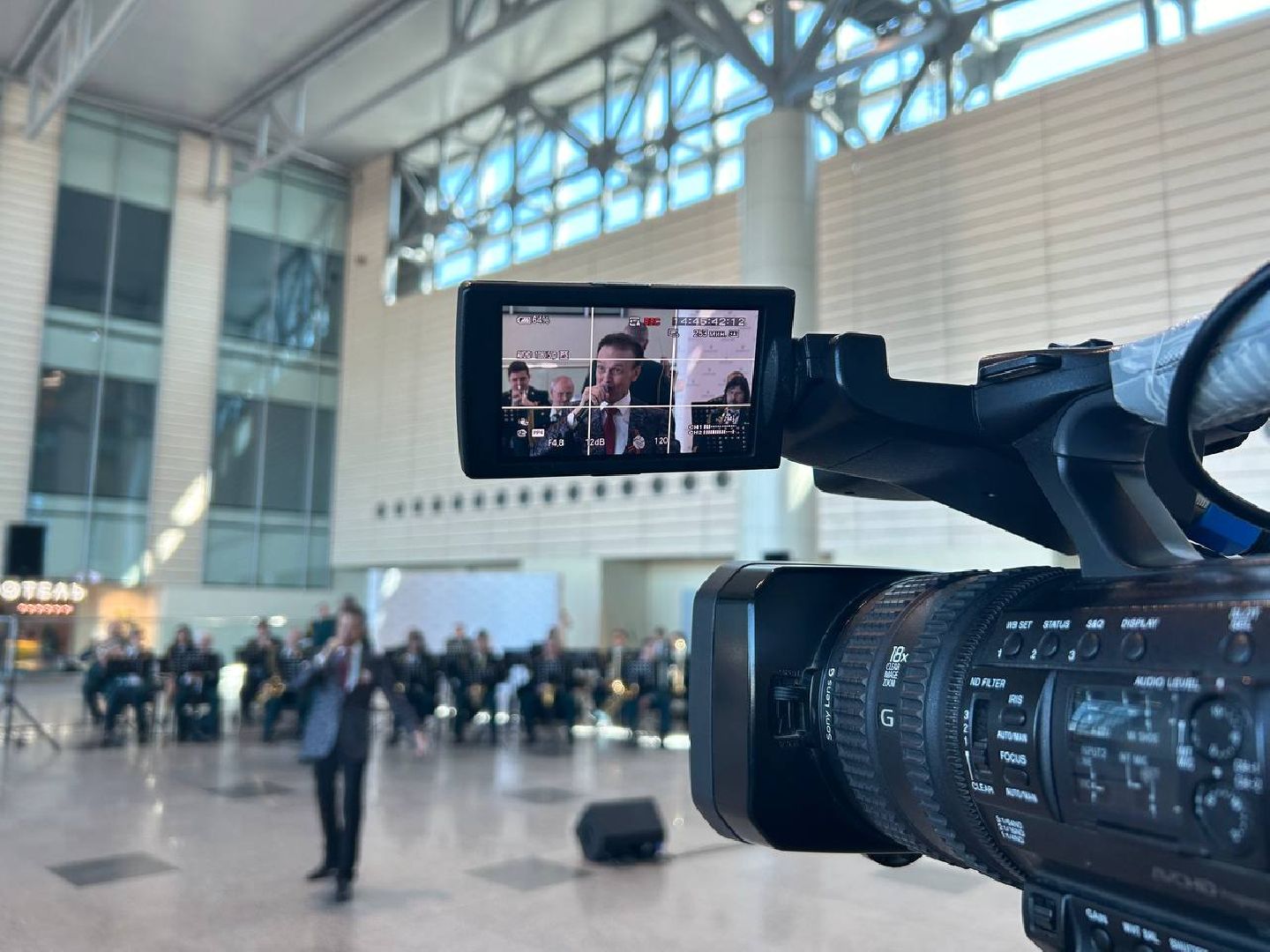 оркестр таможенной службы, песни военных лет, День Победы, аэропорт Домодедово,