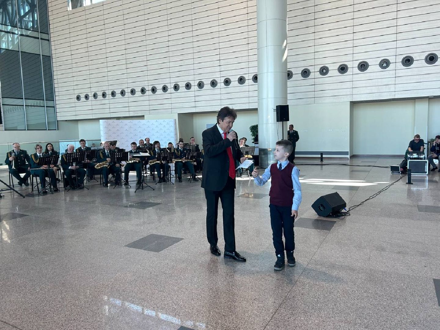 оркестр таможенной службы, песни военных лет, День Победы, аэропорт Домодедово,