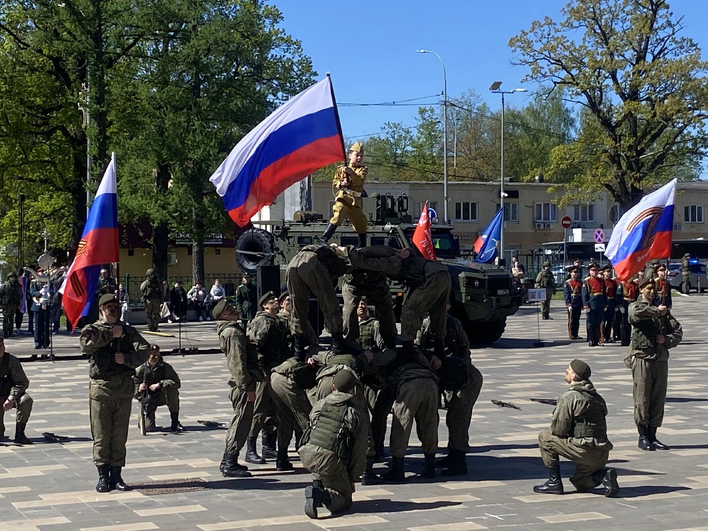 победный май во власихе, День Победы во Власихе, плац-концерт военнослужащих, ансамбль Красная звезда, Командующий РВСН, Глава ЗАТО Власиха,