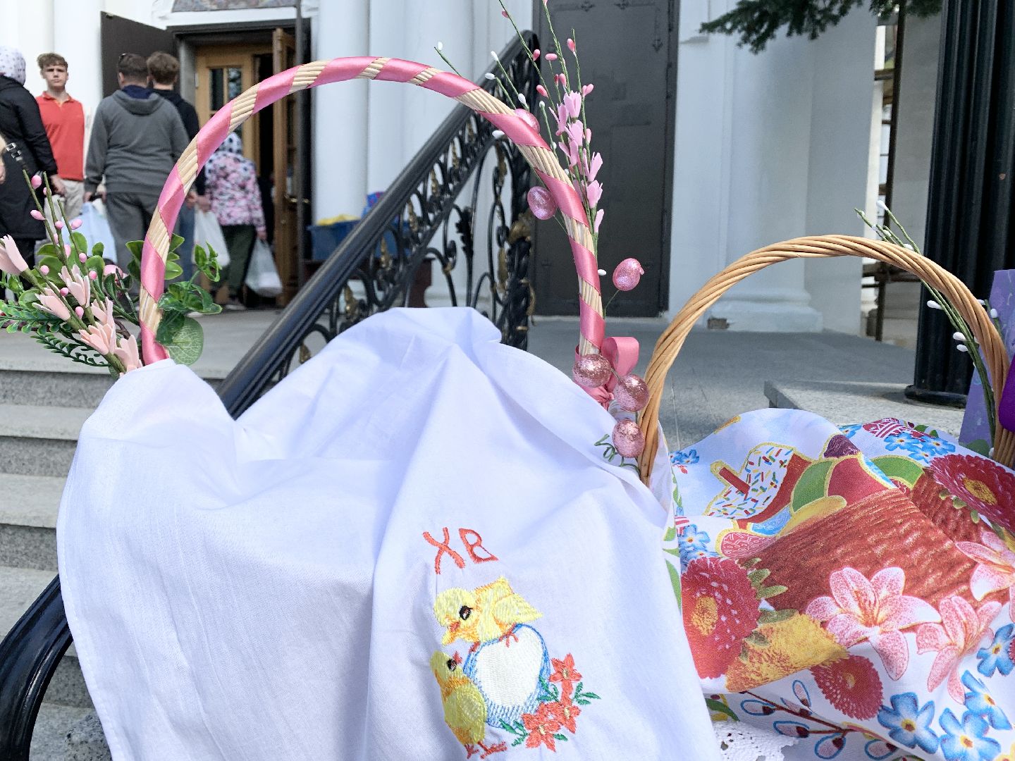 Балашиха, Подмосковье, Троицкий храм в Павлино, Пасха, освящение куличей,