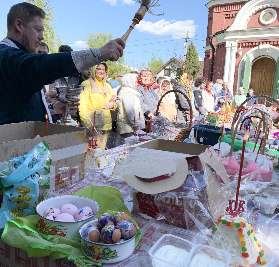 Балашиха, Подмосковье, Троицкий храм в Павлино, Пасха, освящение куличей,