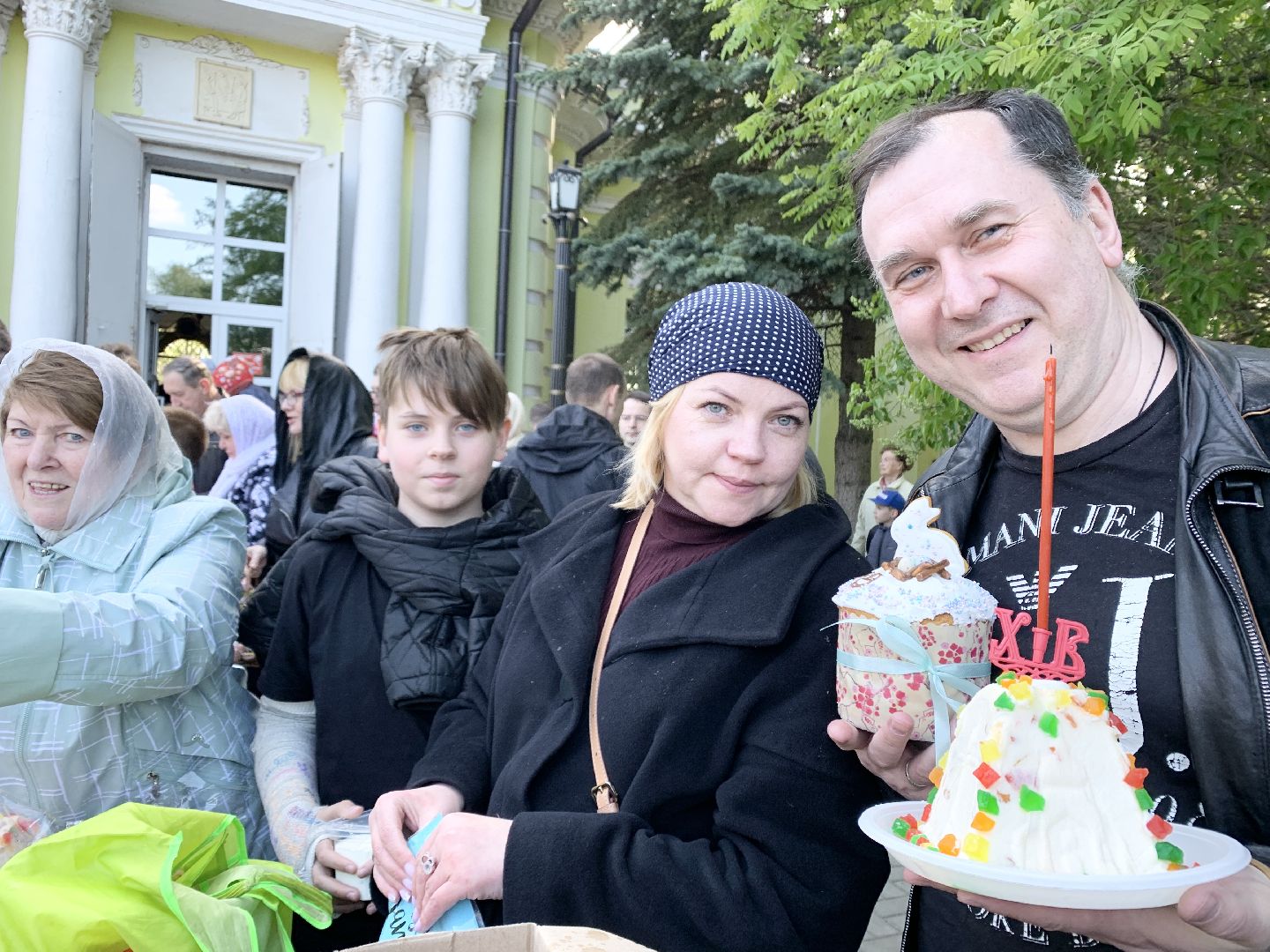 Балашиха, Подмосковье, Троицкий храм в Павлино, Пасха, освящение куличей,