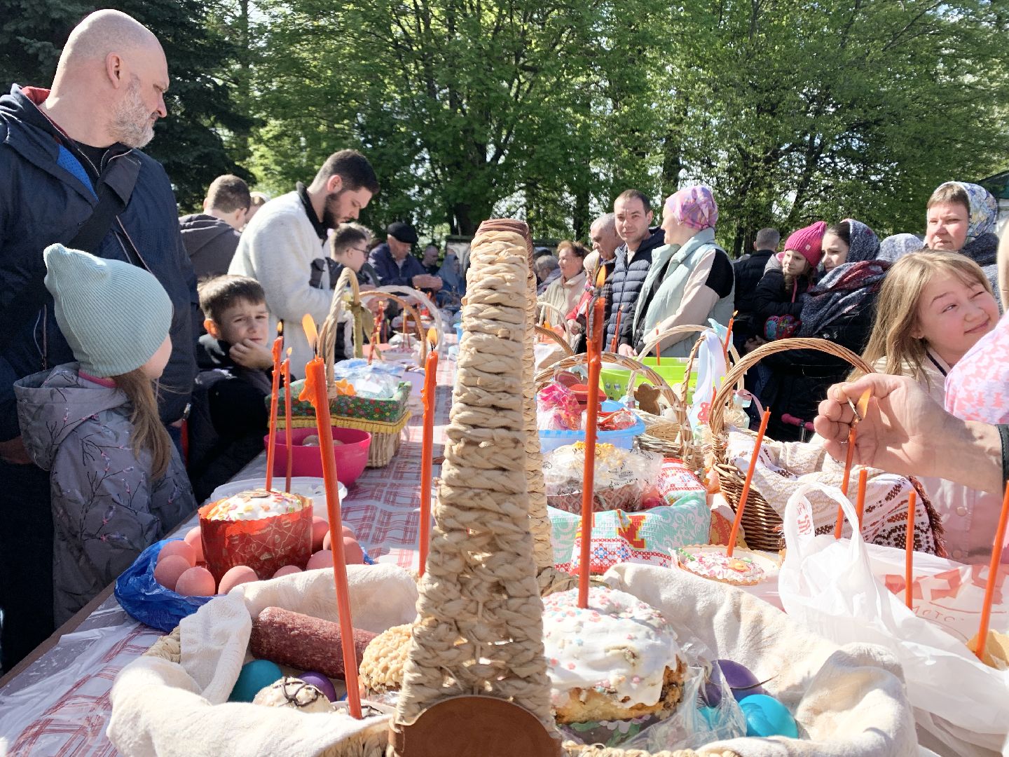 Балашиха, Подмосковье, Троицкий храм в Павлино, Пасха, освящение куличей,