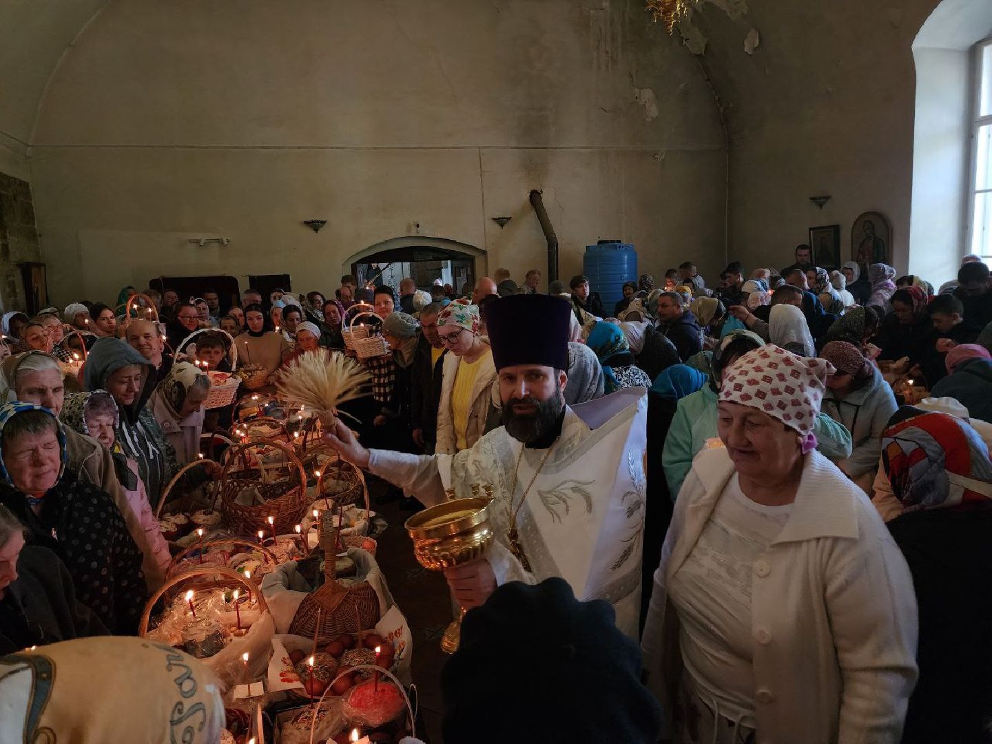 можайск, можайский городской округ, подмосковье, храм, пасха, пасхальные службы, освящение куличей, куличи, яйца,