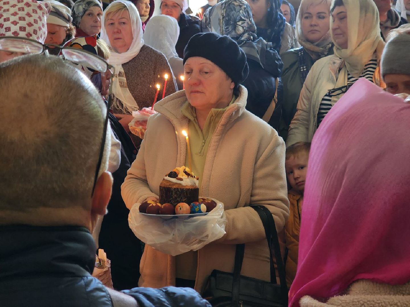 можайск, можайский городской округ, подмосковье, храм, пасха, пасхальные службы, освящение куличей, куличи, яйца,
