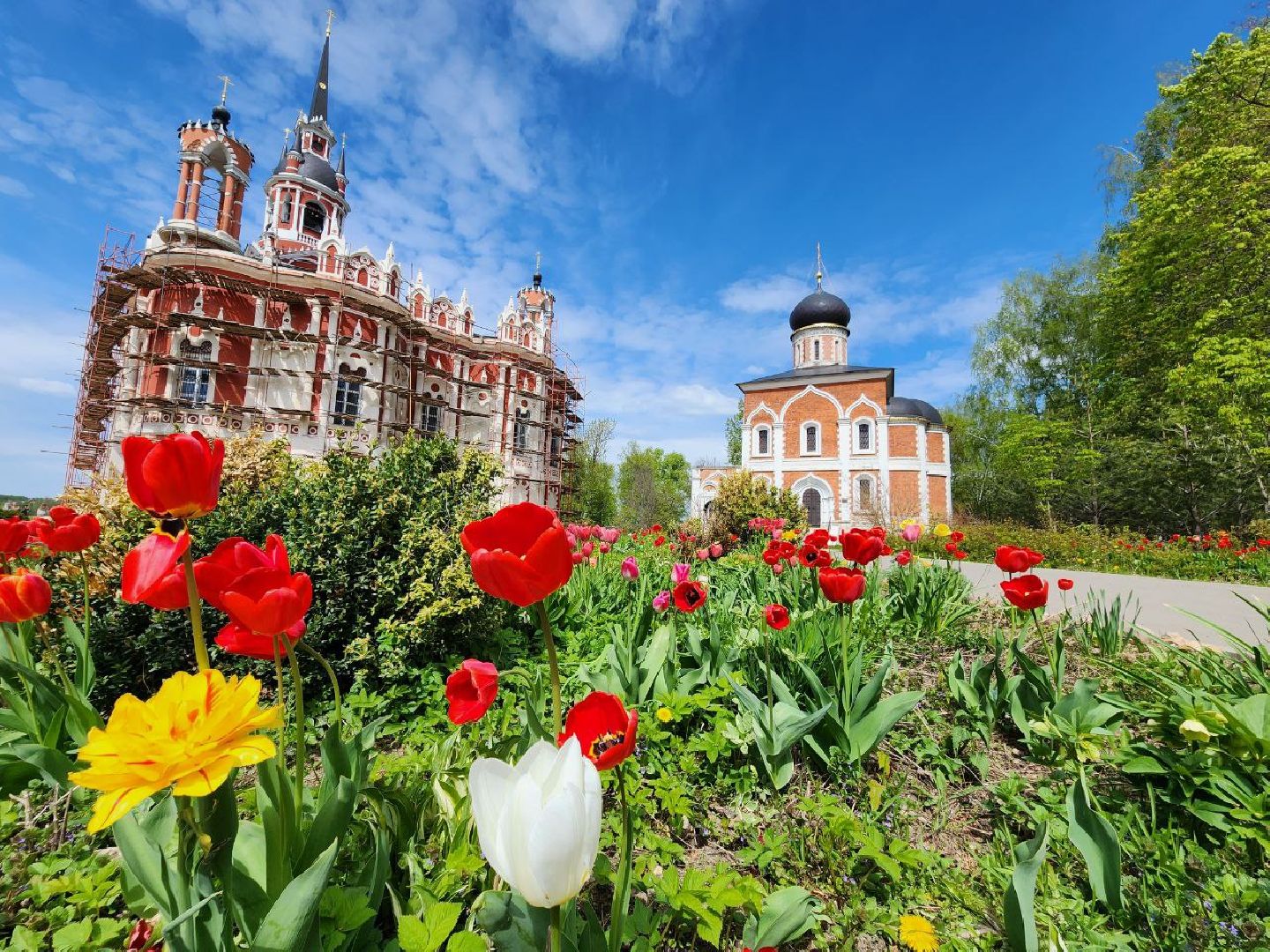 можайск, можайский городской округ, подмосковье, храм, пасха, пасхальные службы, освящение куличей, куличи, яйца,