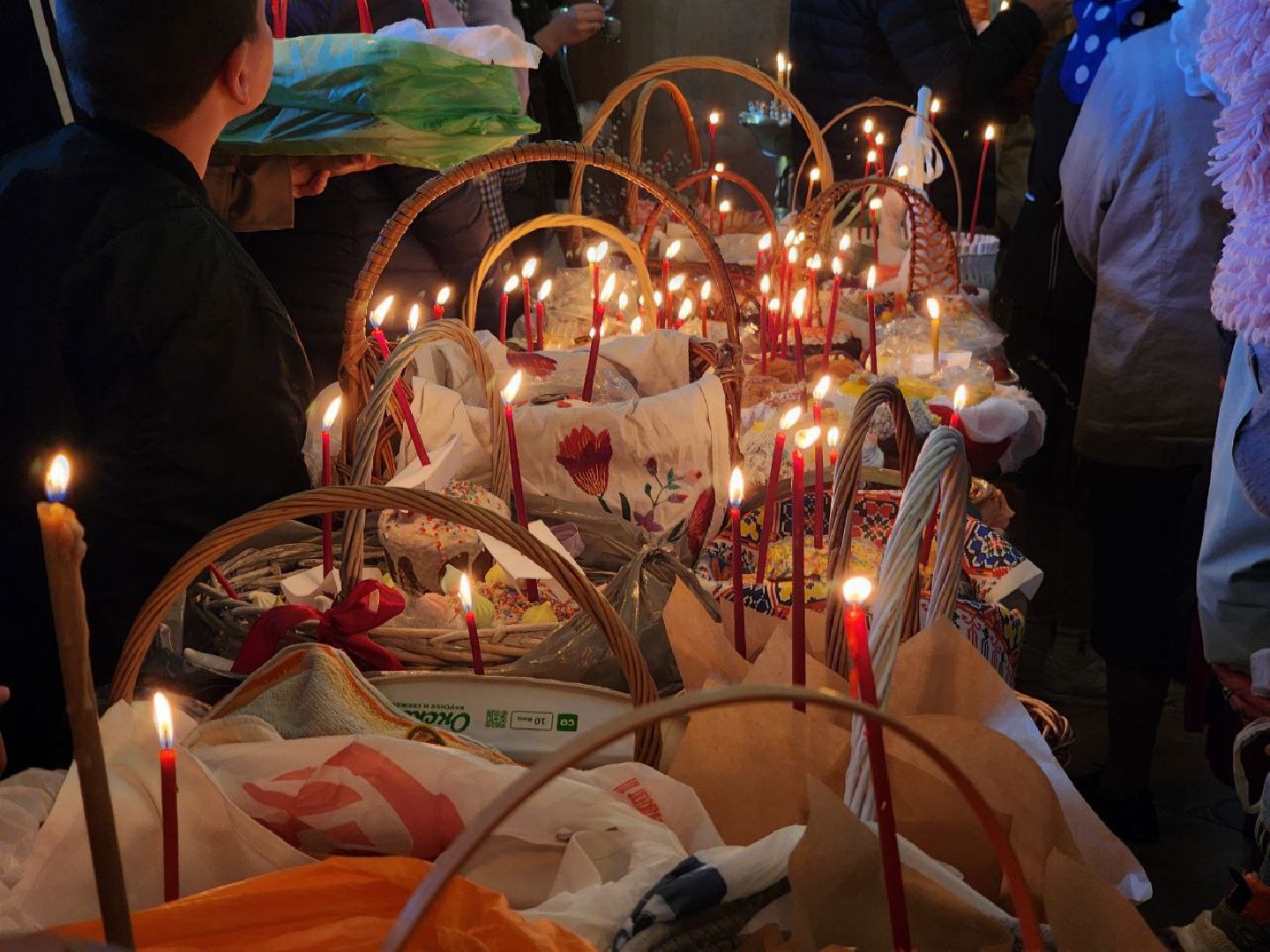 можайск, можайский городской округ, подмосковье, храм, пасха, пасхальные службы, освящение куличей, куличи, яйца,