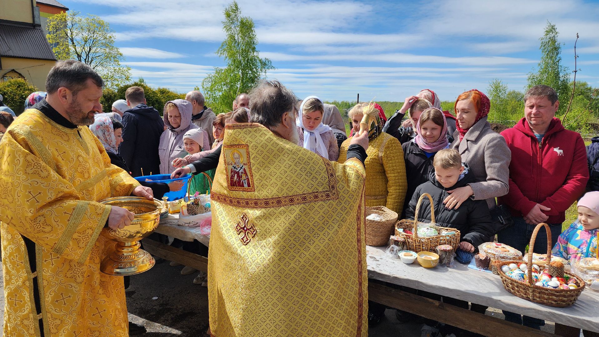 кашира, храм петра и февронии, пасха, великая суббота, освящение куличей, освящение пасхальных яиц,