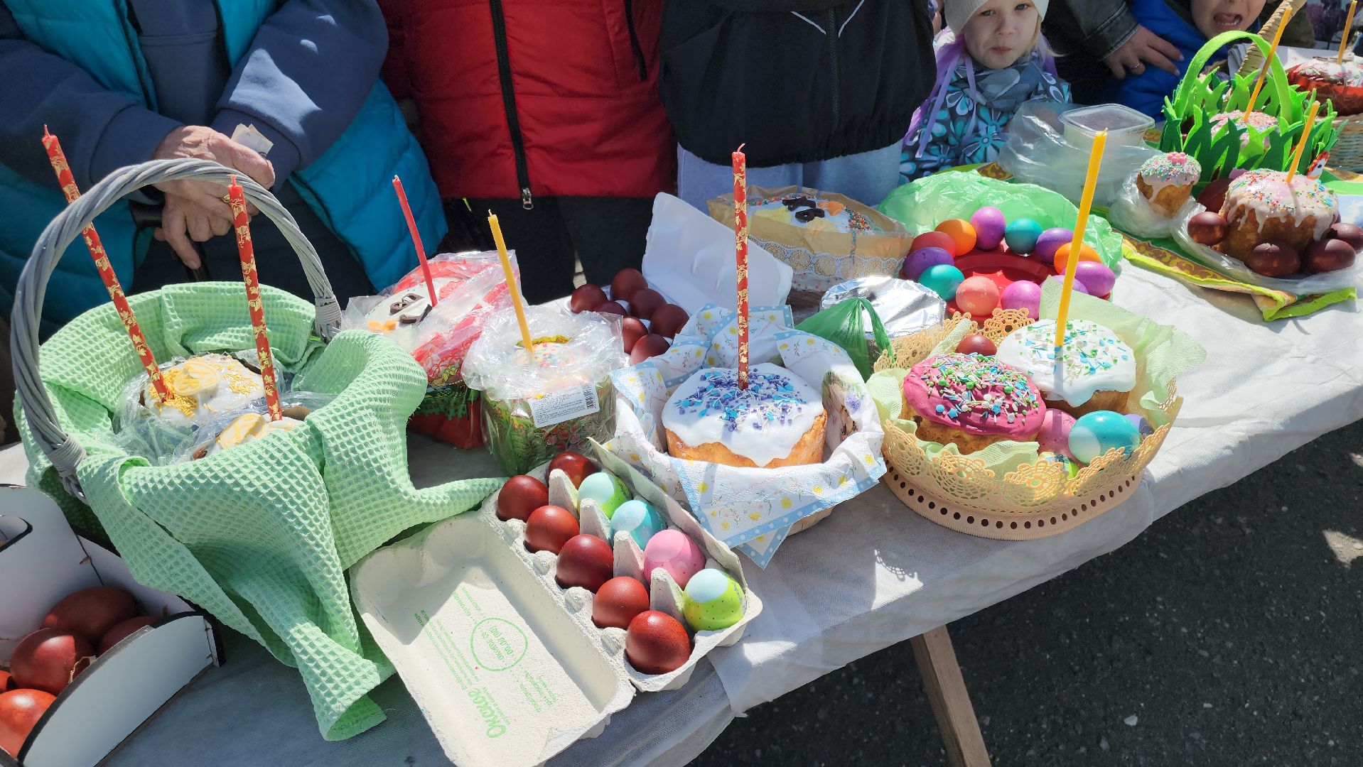 кашира, храм петра и февронии, пасха, великая суббота, освящение куличей, освящение пасхальных яиц,