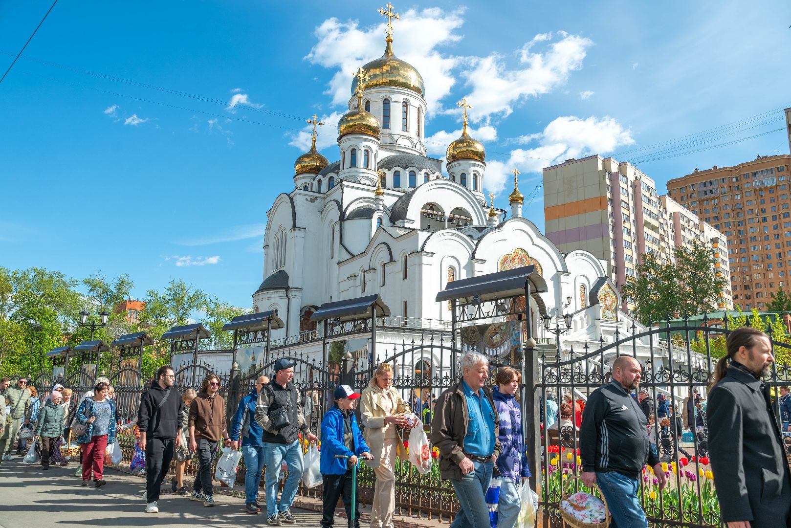 Реутов, Троицкий храм, Храм Казанской иконы Божьей Матери, Пасха, Христос воскрес, куличи, яйца, освящение, освящение куличей,
