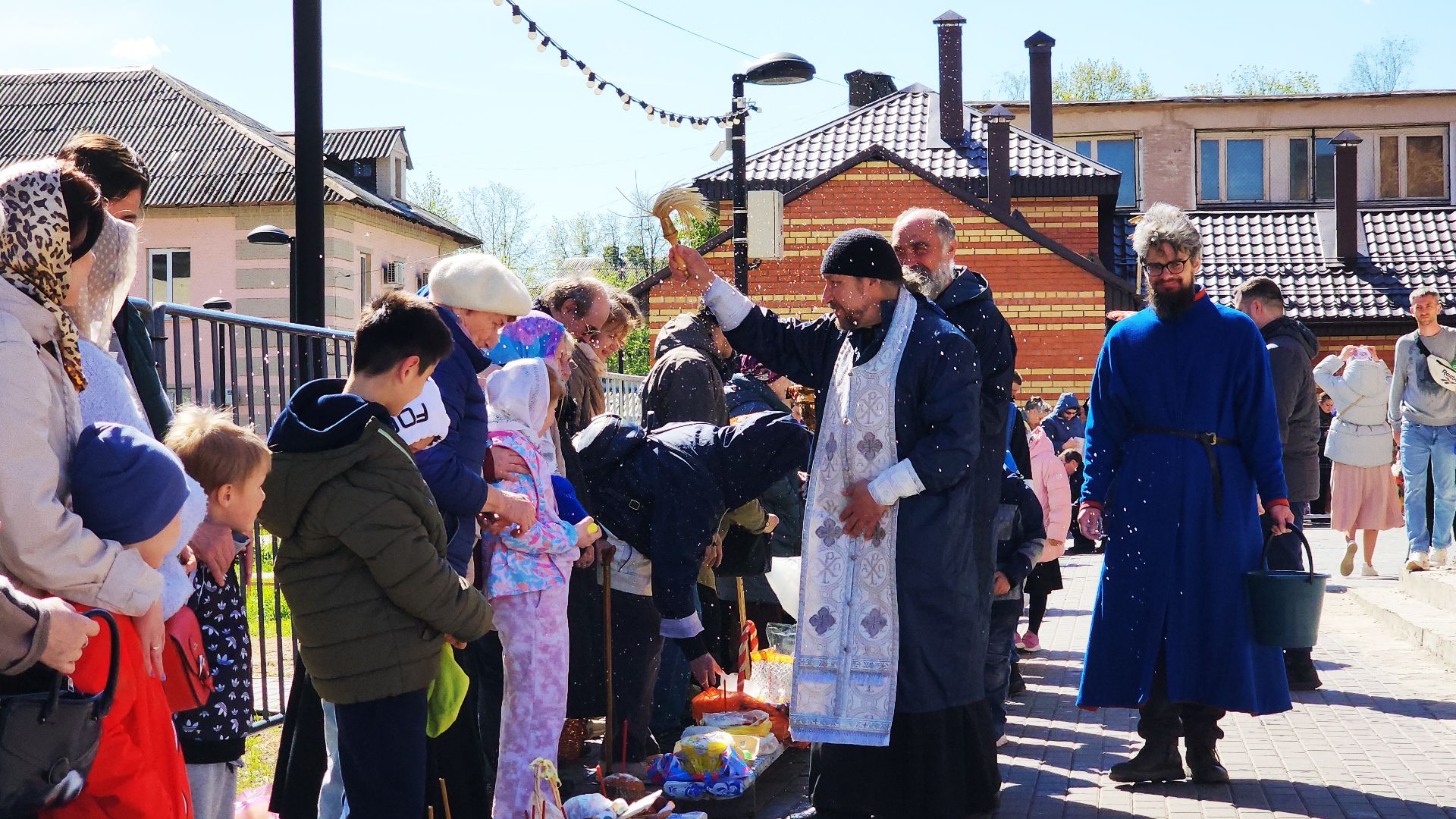 электросталь, мой город, жители города, пасха, пасхальные традиции, пасхальные яйца, освящение куличей, освящение пасхальных куличей, освящение пасхальных яиц, храм,