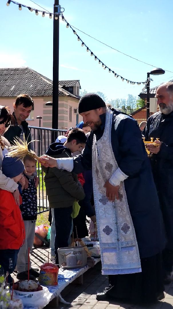 электросталь, мой город, жители города, пасха, пасхальные традиции, пасхальные яйца, освящение куличей, освящение пасхальных куличей, освящение пасхальных яиц, храм,