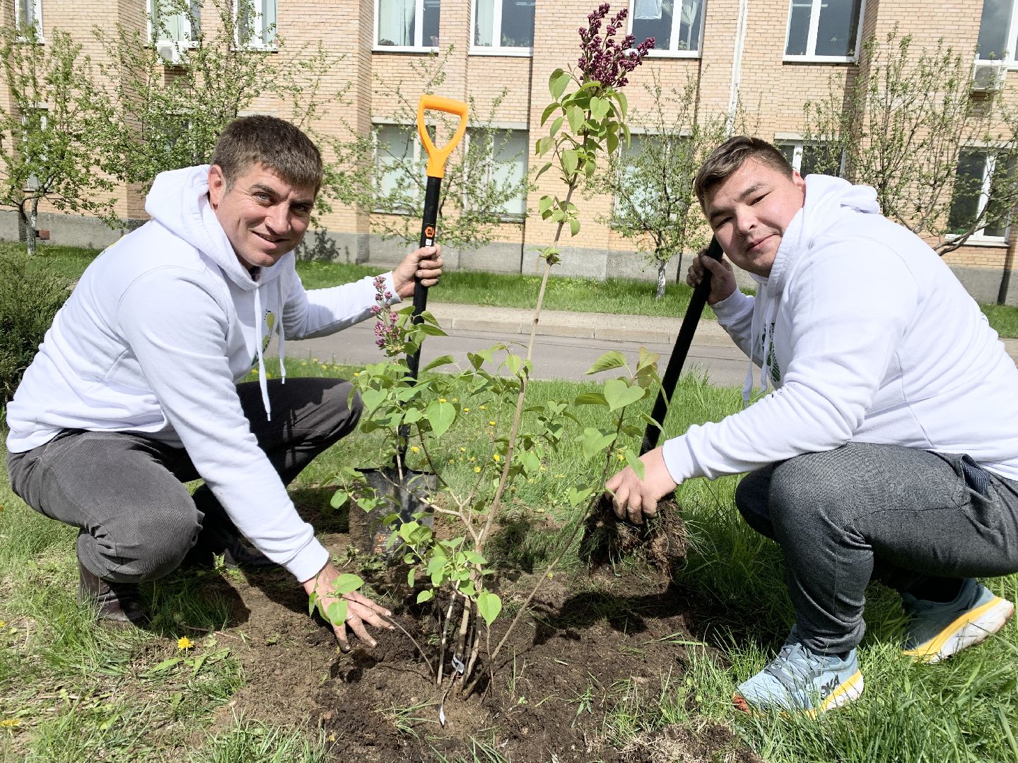 Балашиха, Подмосковье, День Победы, Сиреневый парк Победы 2024, аллея памяти, сиреневая аллея, митинг,