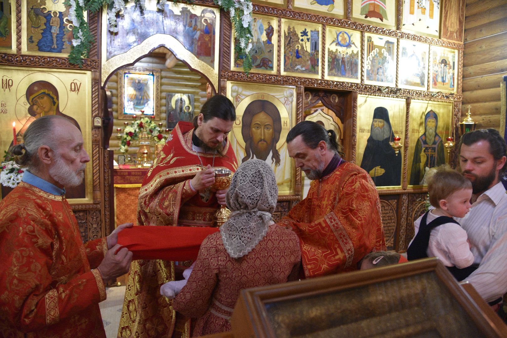 лотошино, храм, пасха, пасхальное богослужение, пасхальные традиции,