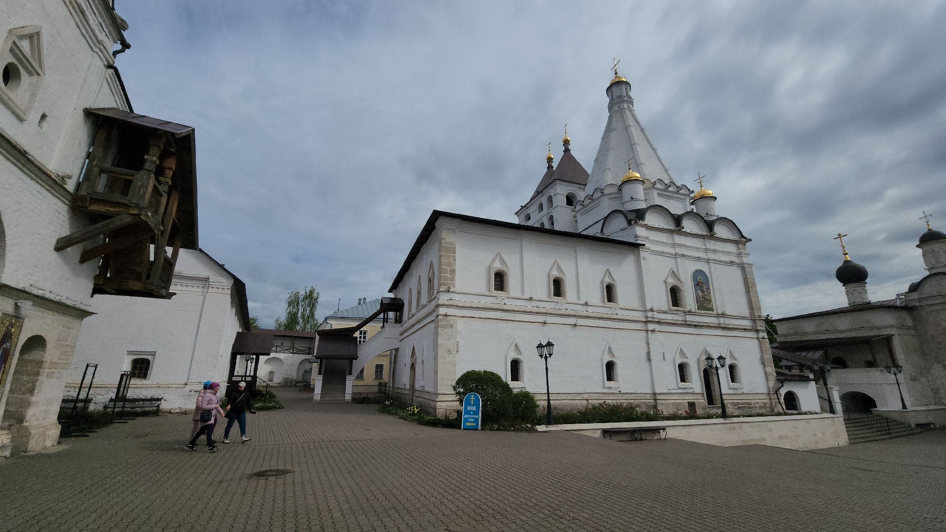 женский владычный монастырь, серпухов, владычная слобода, павлины, пасха в серпухове,