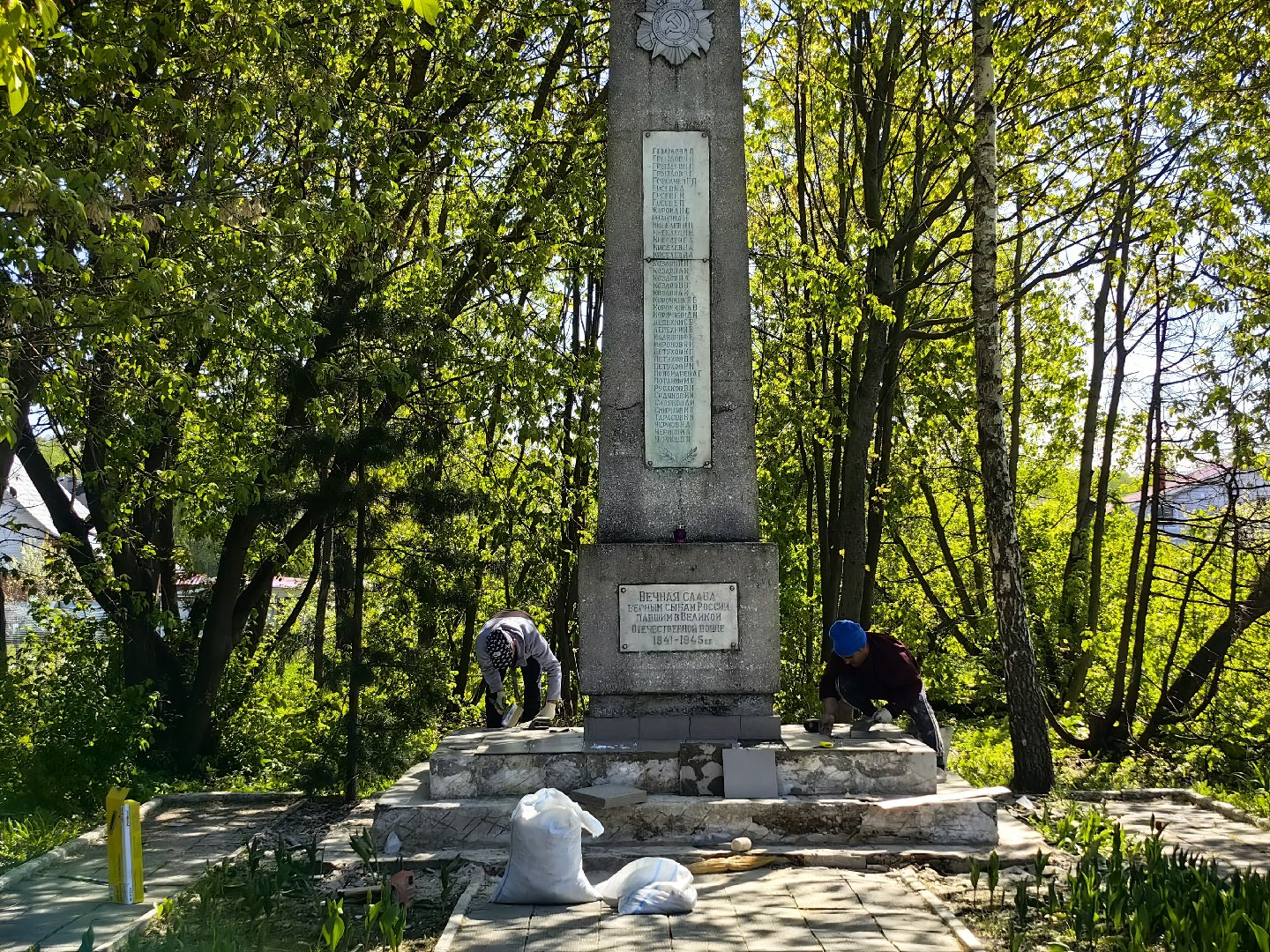 памятник, мемориал, день победы, благоуйстройство, высадка цветов,