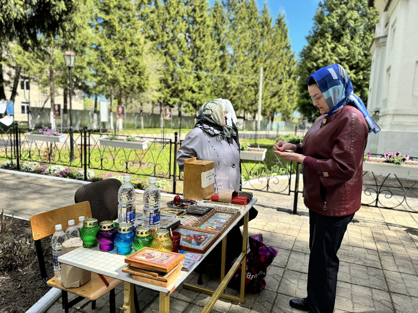 пасхальные яства, освящение куличей, отец александр, храм в наро-фоминске,