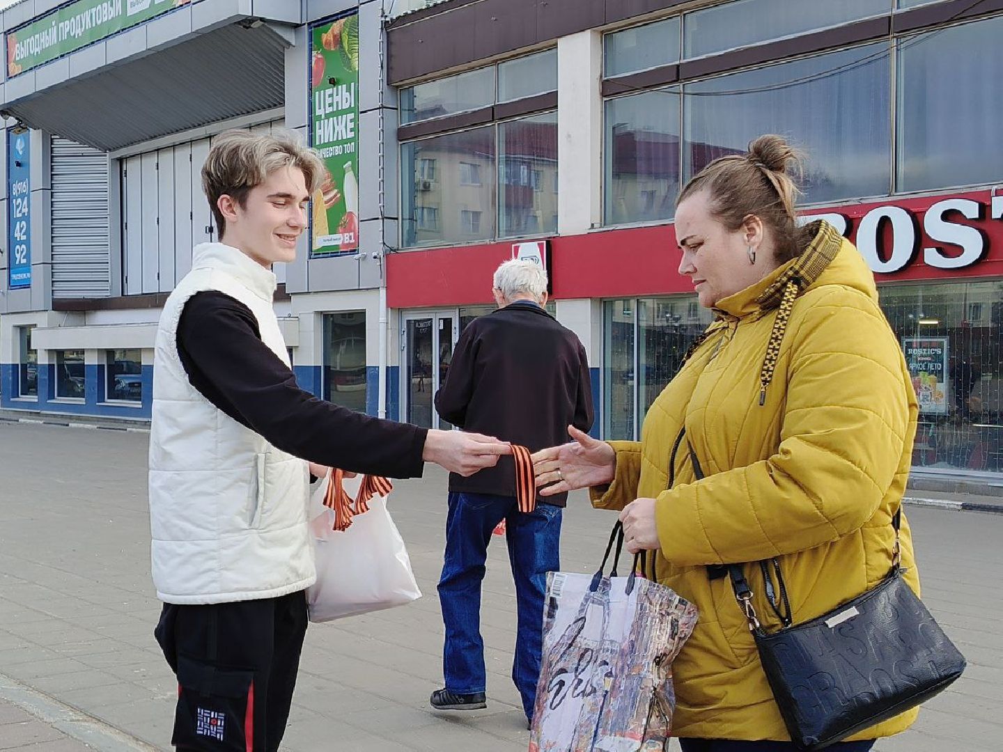 Солнечногорск, георгиевская ленточка, акция, Волонтеры, Жители,