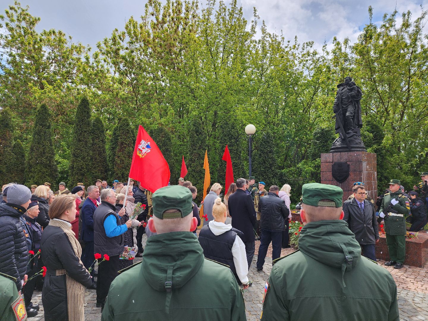 серпухов, подмосковье, 9 мая, возложение цветов, день победы, великая отечественная война,