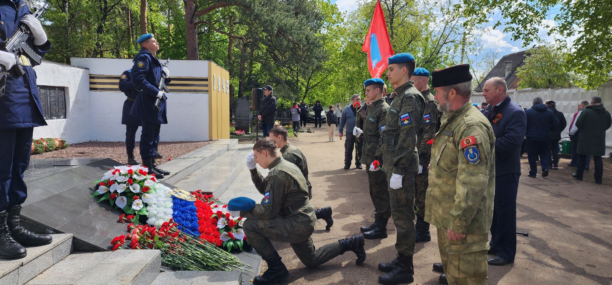 раменское, общество, памятное мероприятие на центральном городском кладбище, возложение цветов к мемориалу скорбящей матери,
