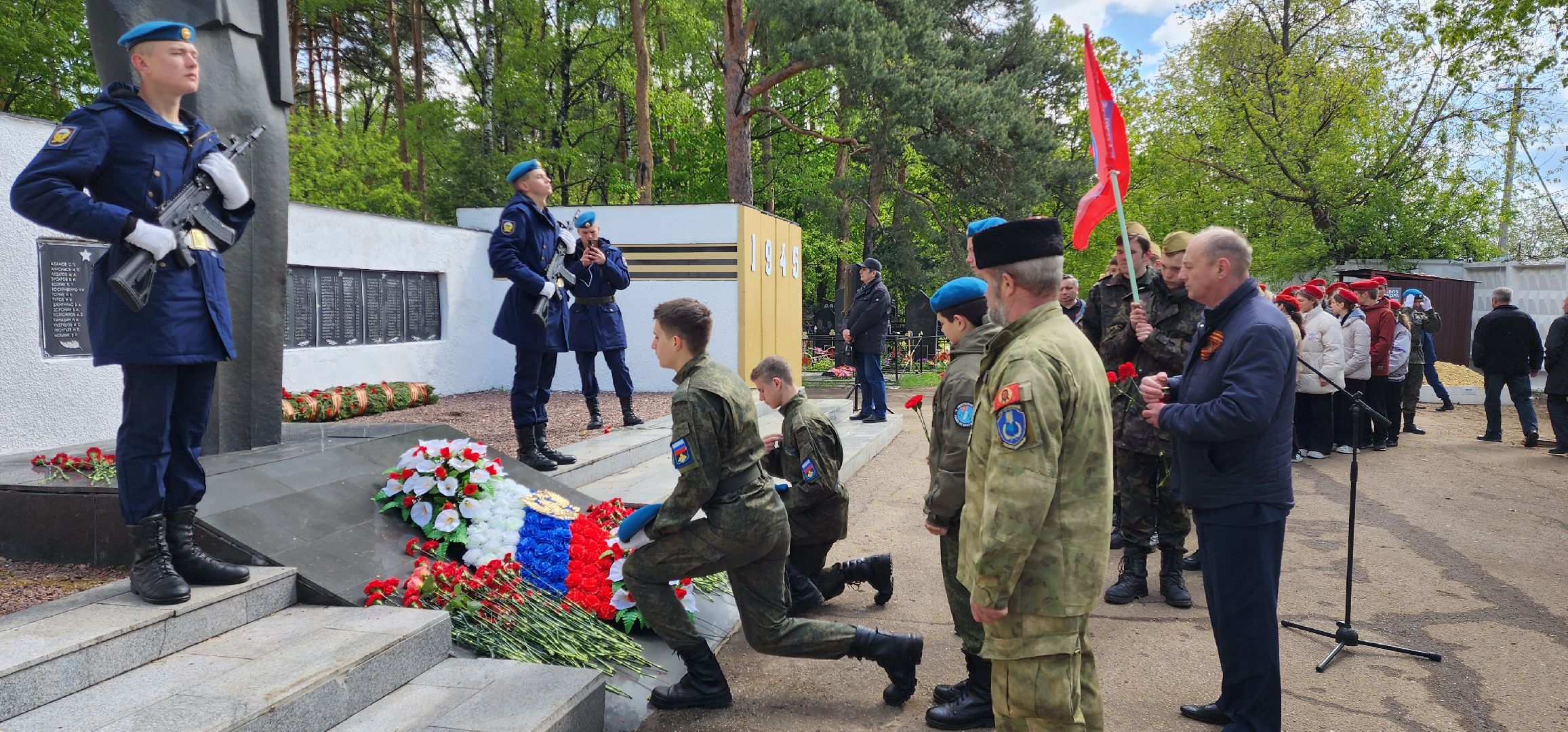 раменское, общество, памятное мероприятие на центральном городском кладбище, возложение цветов к мемориалу скорбящей матери,