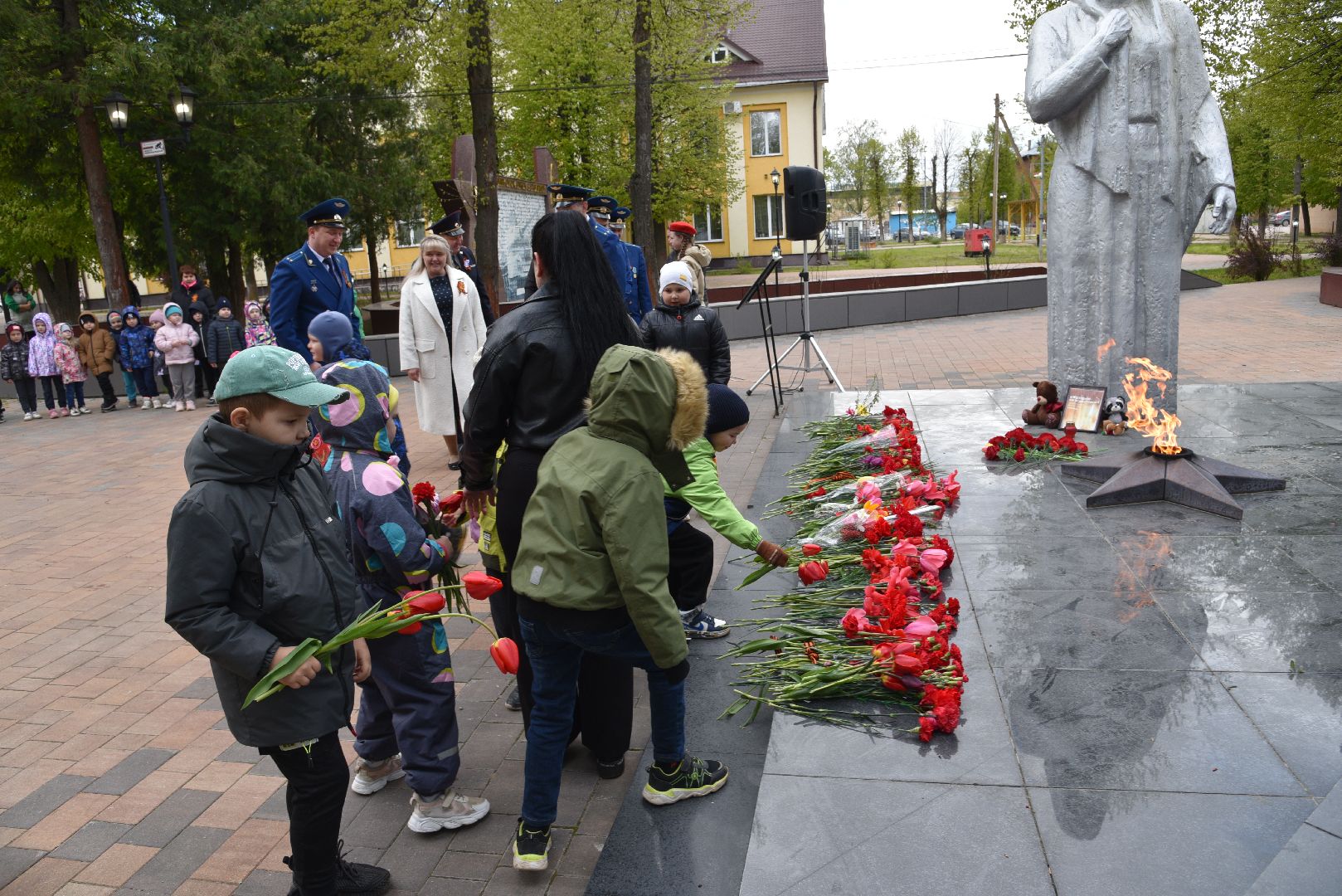 лотошино, сквер победы, день победы, митинг, юнармия,