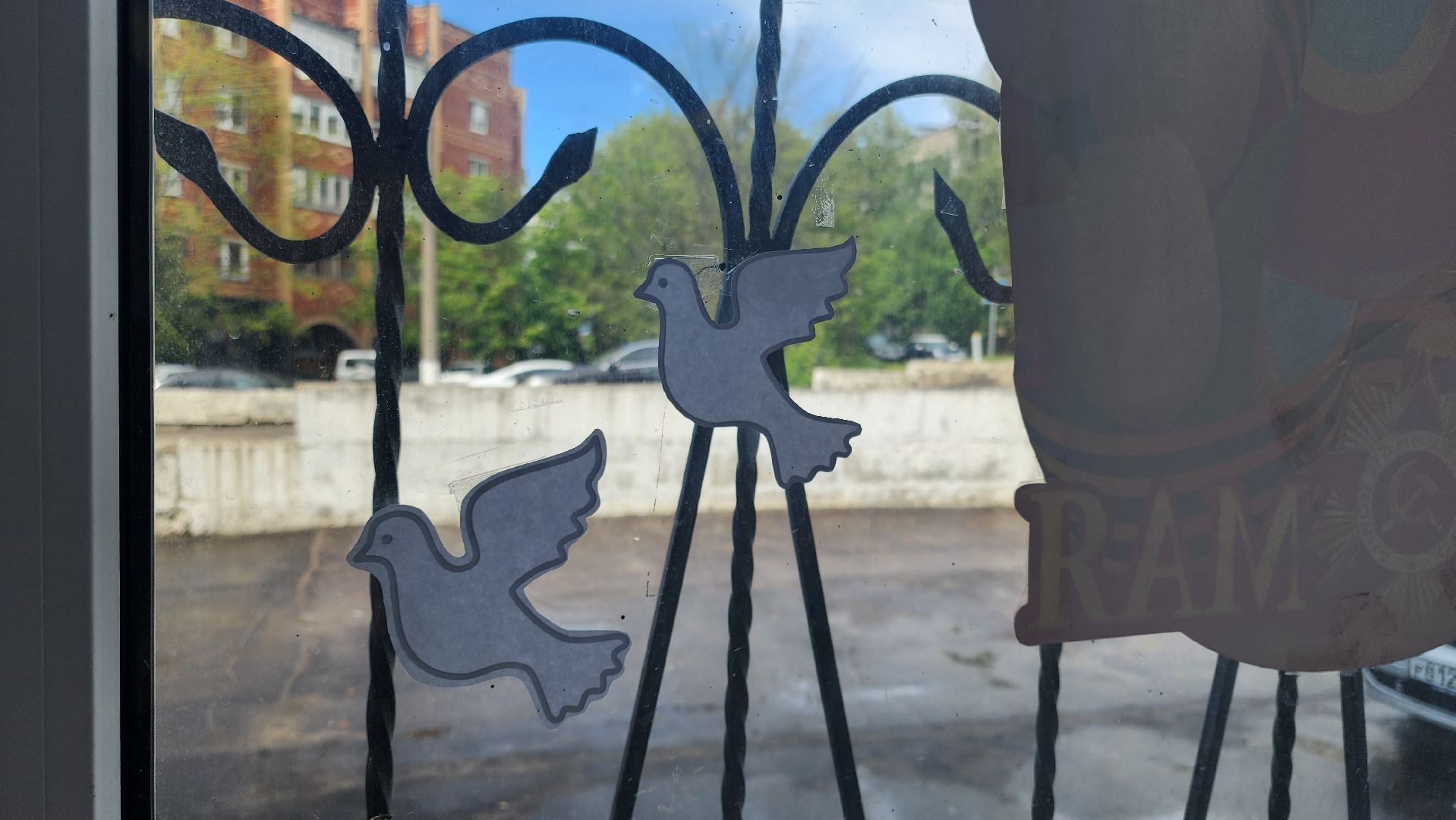 кашира, центральная библиотека, окна победы, 9 мая, день победы, георгиевская лента, голубь мира, жаравли, великая отечественная война,