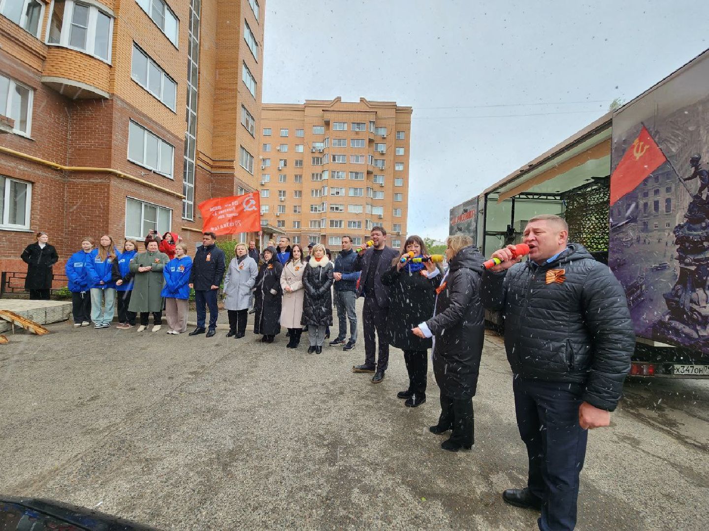 можайск, можайский городской округ, подмосковье, ветеран, день победы, 9 мая, фронтовые бригады, поздравления, глава округа, концерт во дворе,