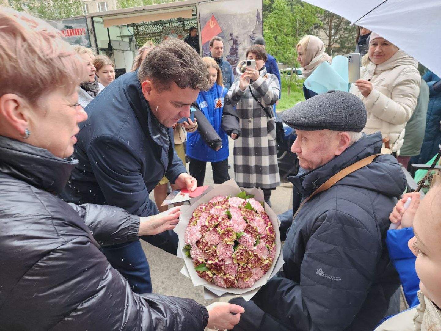можайск, можайский городской округ, подмосковье, ветеран, день победы, 9 мая, фронтовые бригады, поздравления, глава округа, концерт во дворе,