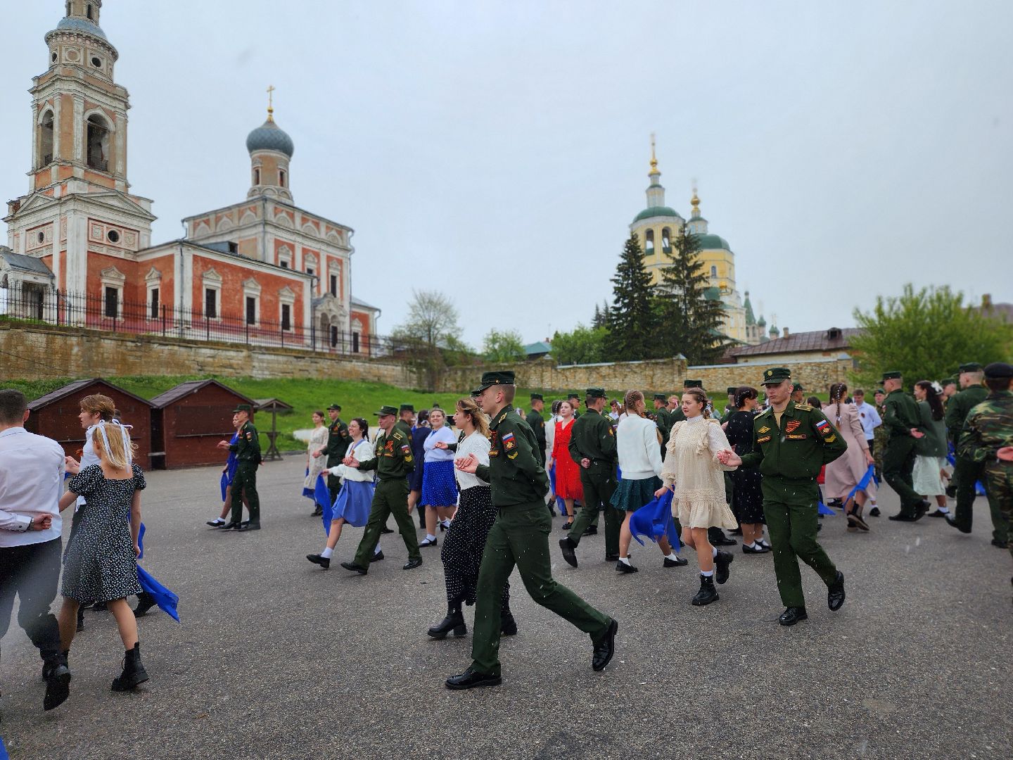 серпухов, подмосковье, день победы, акция синий платочек, 9 мая, великая отечественная война, акции,