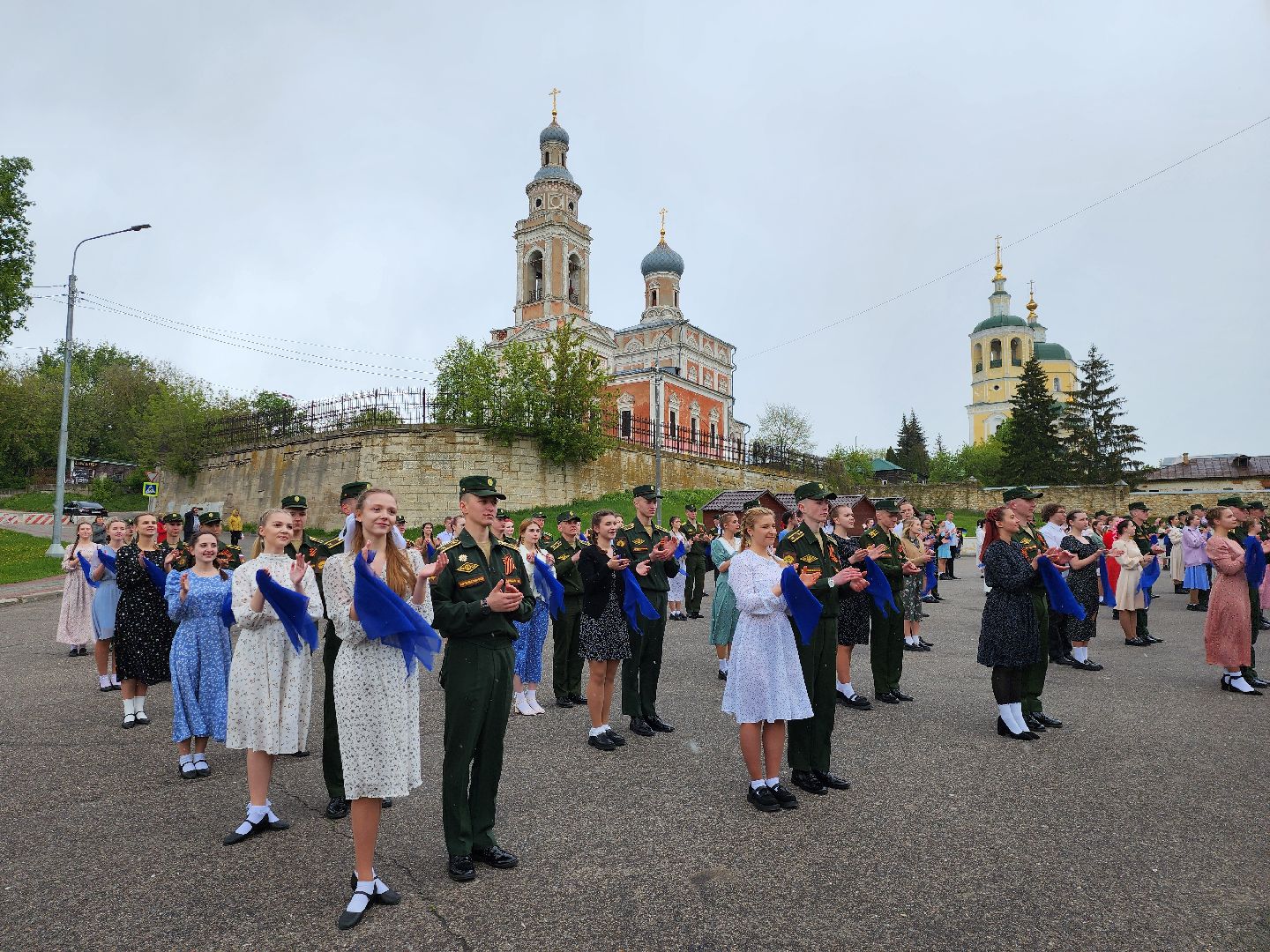 серпухов, подмосковье, день победы, акция синий платочек, 9 мая, великая отечественная война, акции,