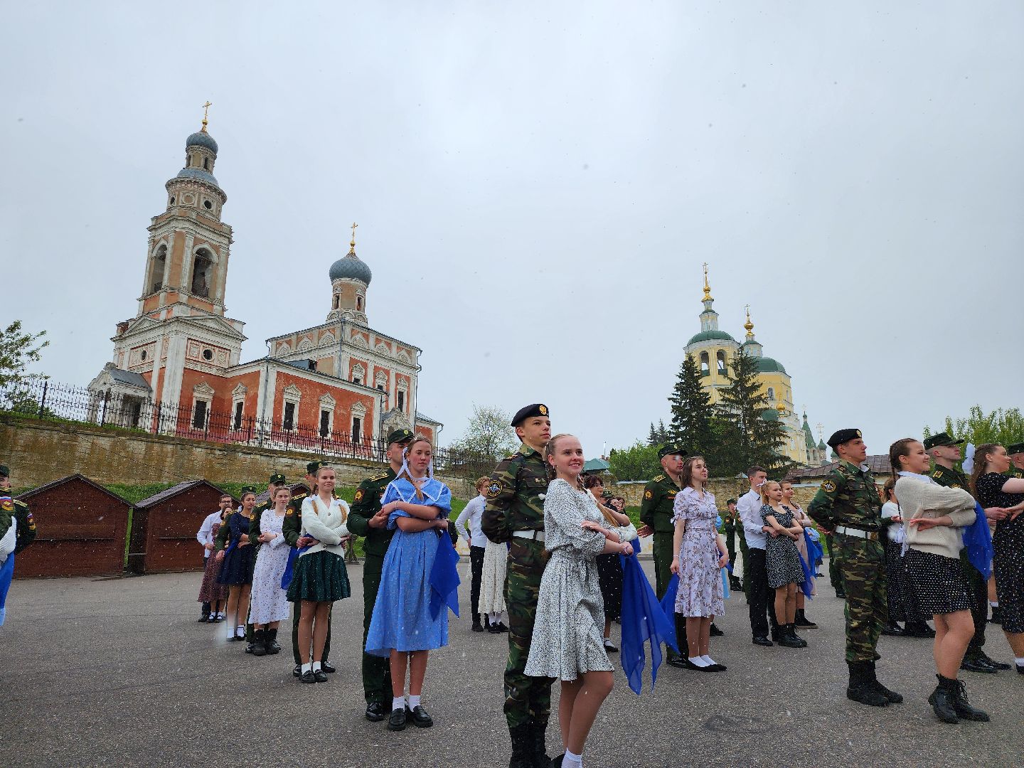 серпухов, подмосковье, день победы, акция синий платочек, 9 мая, великая отечественная война, акции,