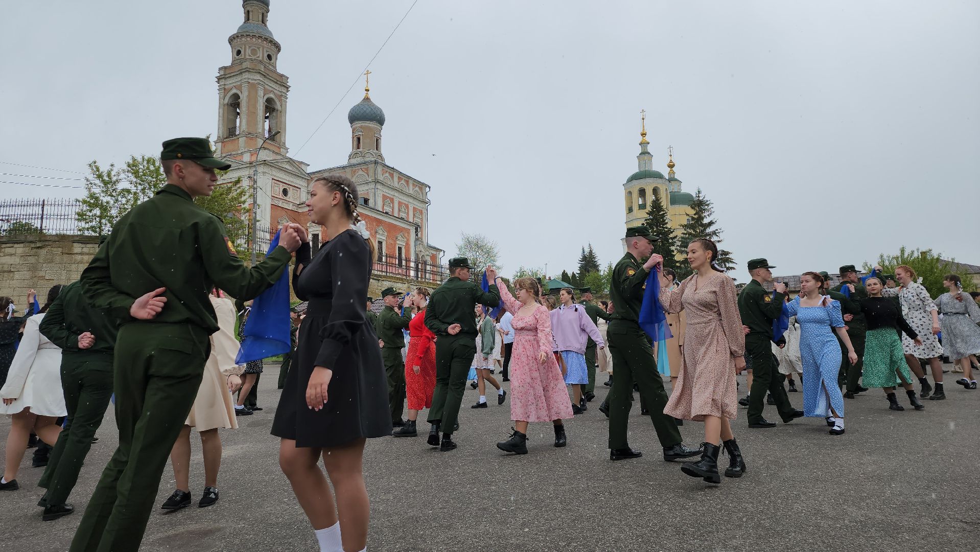 серпухов, подмосковье, день победы, акция синий платочек, 9 мая, великая отечественная война, акции,