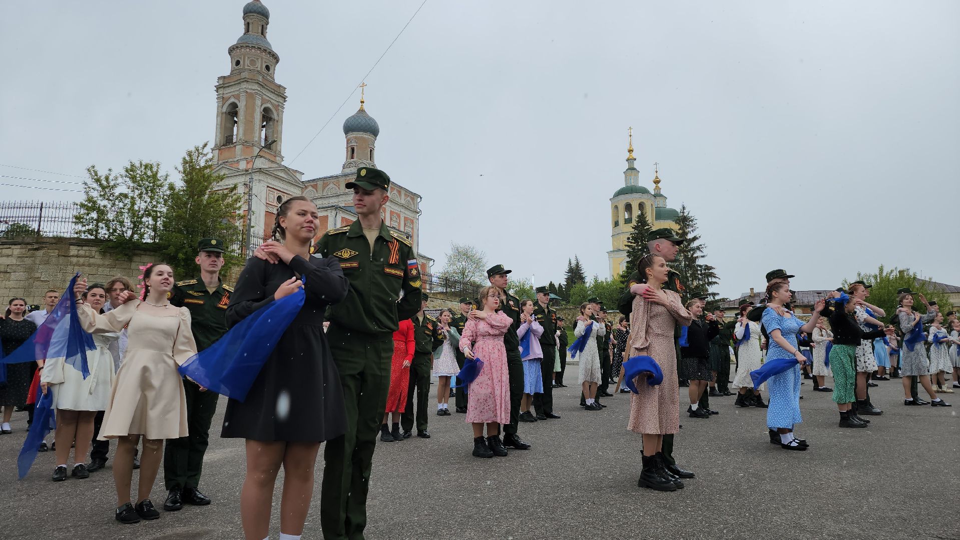 серпухов, подмосковье, день победы, акция синий платочек, 9 мая, великая отечественная война, акции,