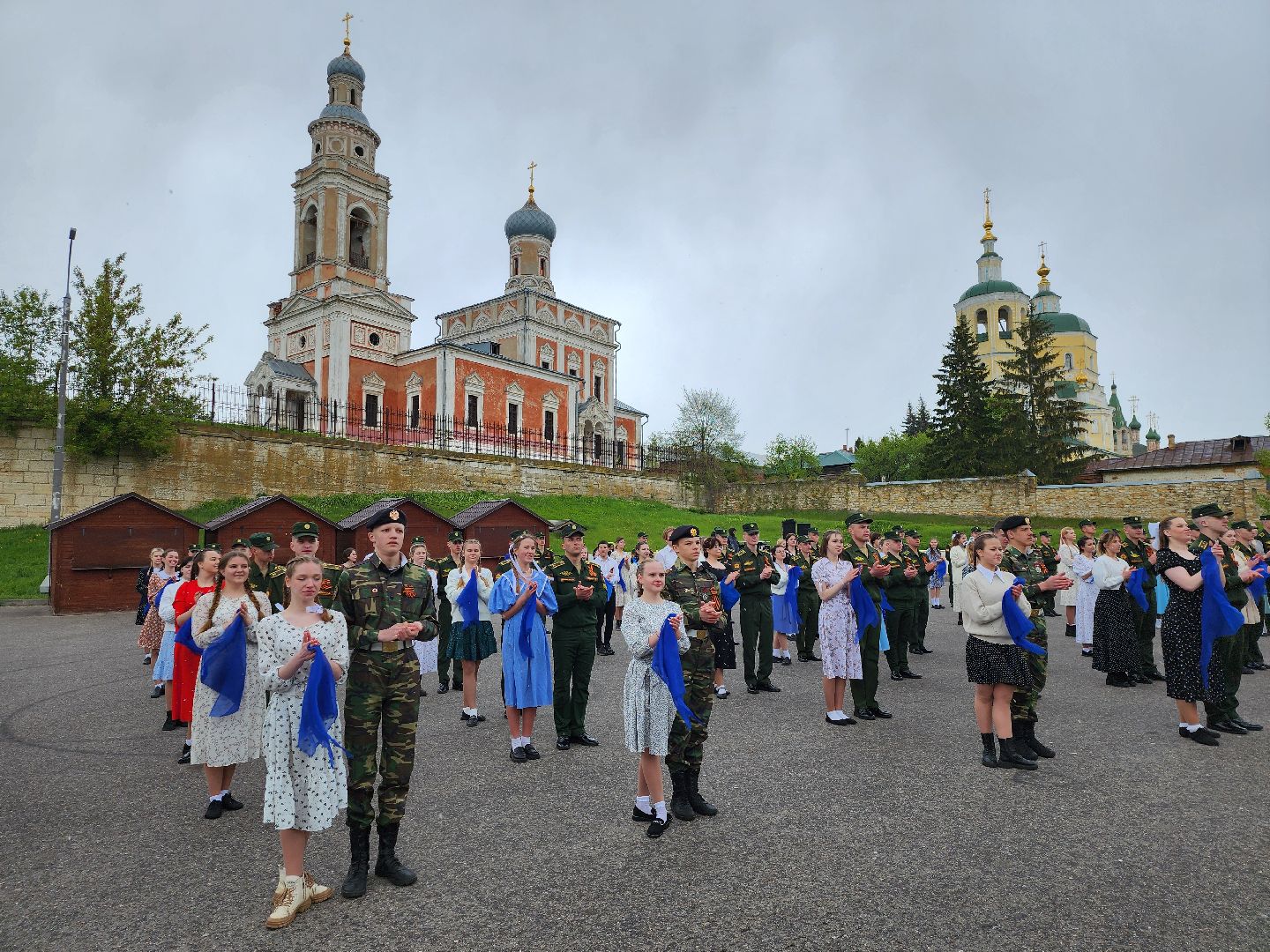 серпухов, подмосковье, день победы, акция синий платочек, 9 мая, великая отечественная война, акции,