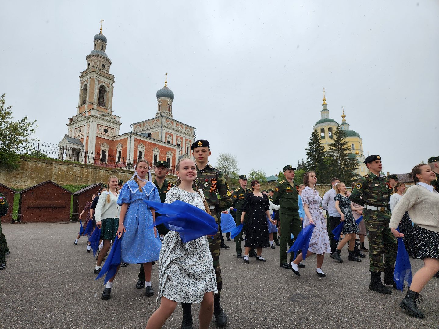 серпухов, подмосковье, день победы, акция синий платочек, 9 мая, великая отечественная война, акции,