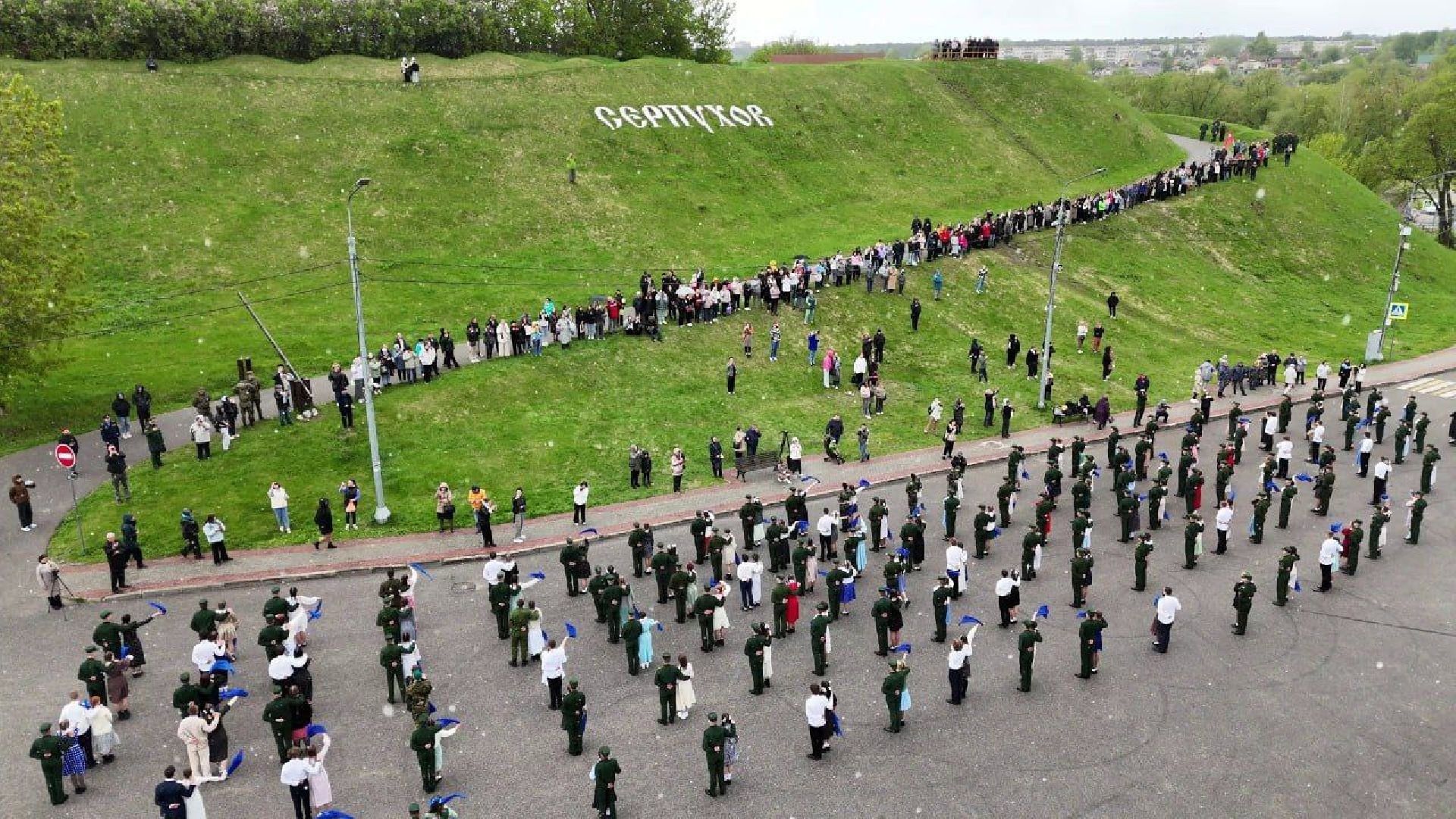 серпухов, подмосковье, день победы, акция синий платочек, 9 мая, великая отечественная война, акции,