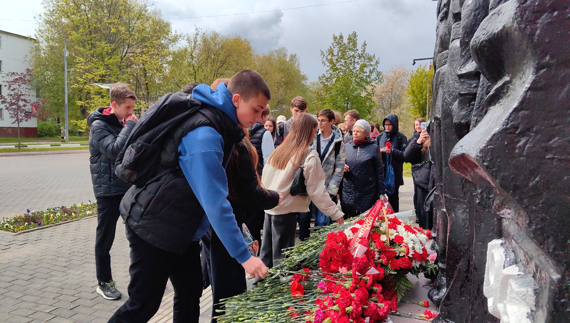 День Победы, мемориал, возложение цветов, торжественная линейка,