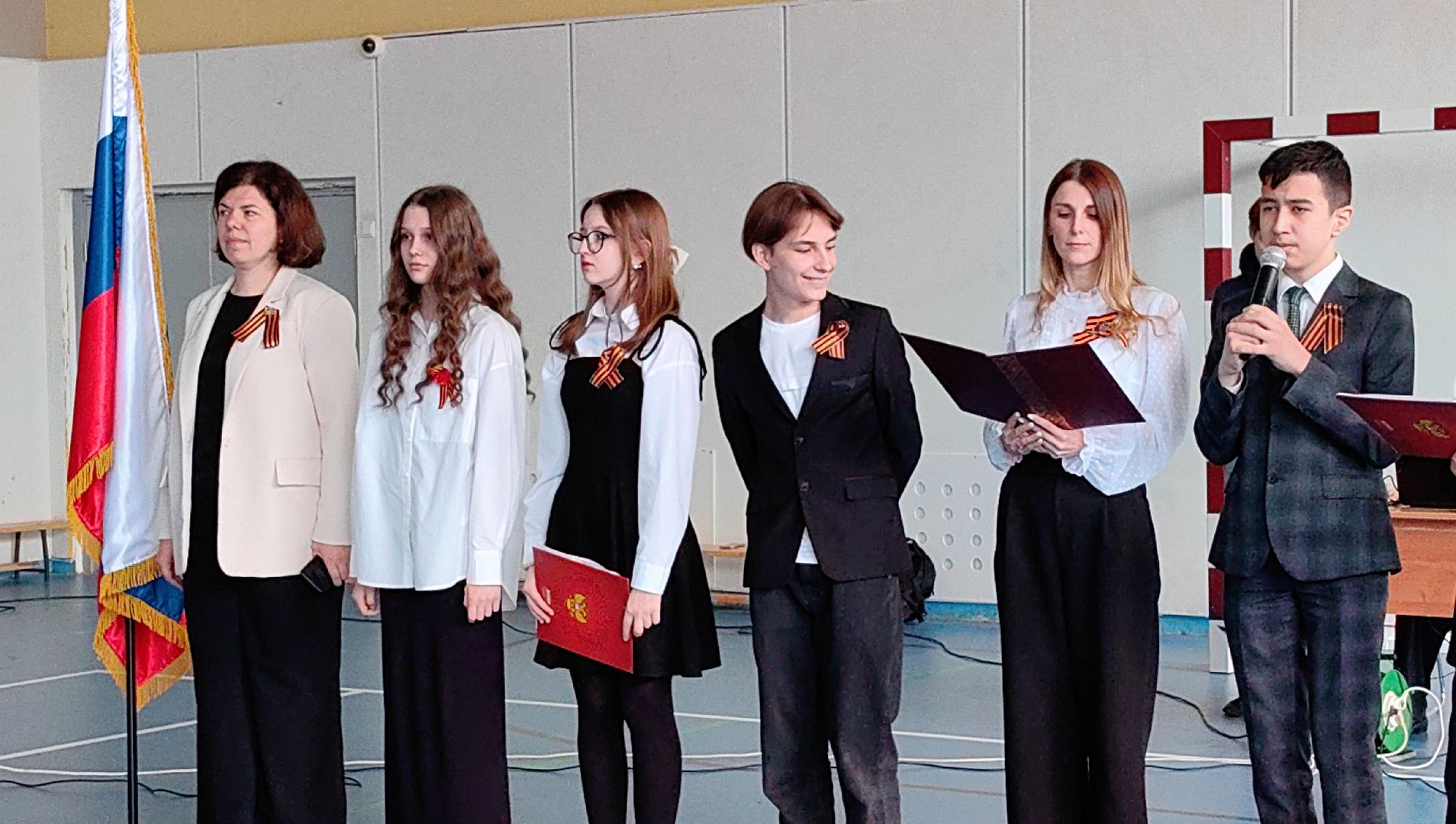 День Победы, мемориал, возложение цветов, торжественная линейка,