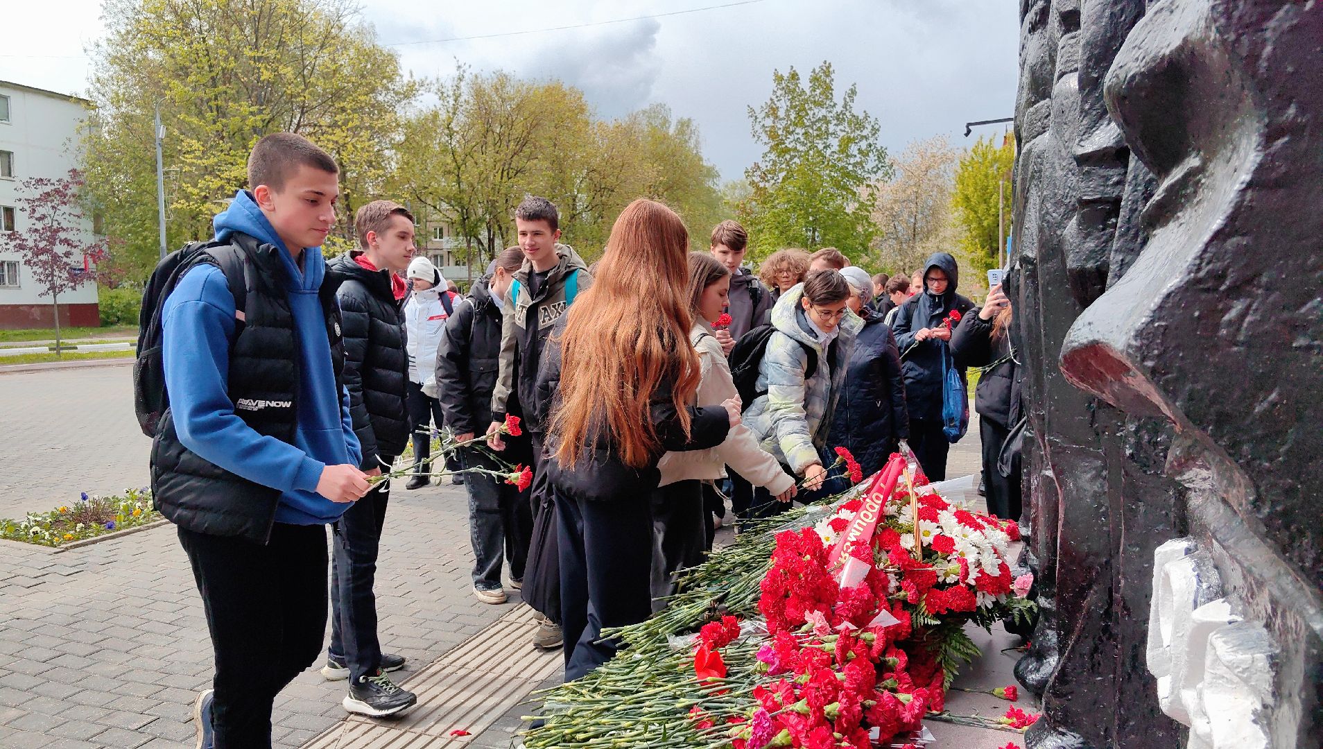День Победы, мемориал, возложение цветов, торжественная линейка,