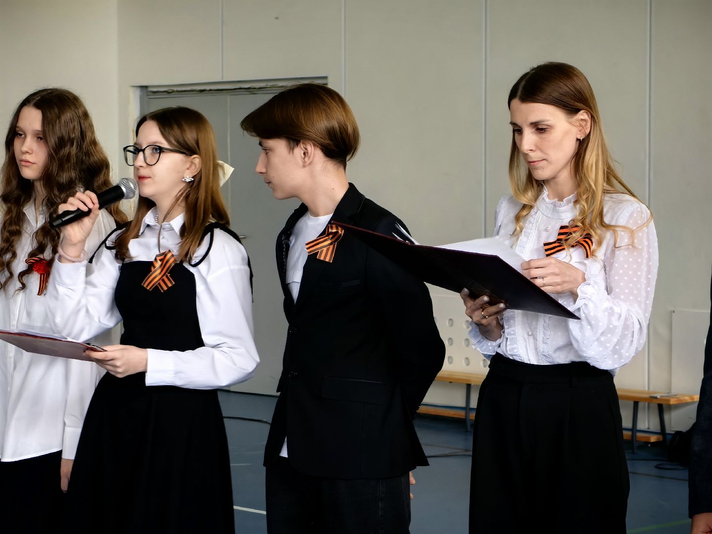 День Победы, мемориал, возложение цветов, торжественная линейка,