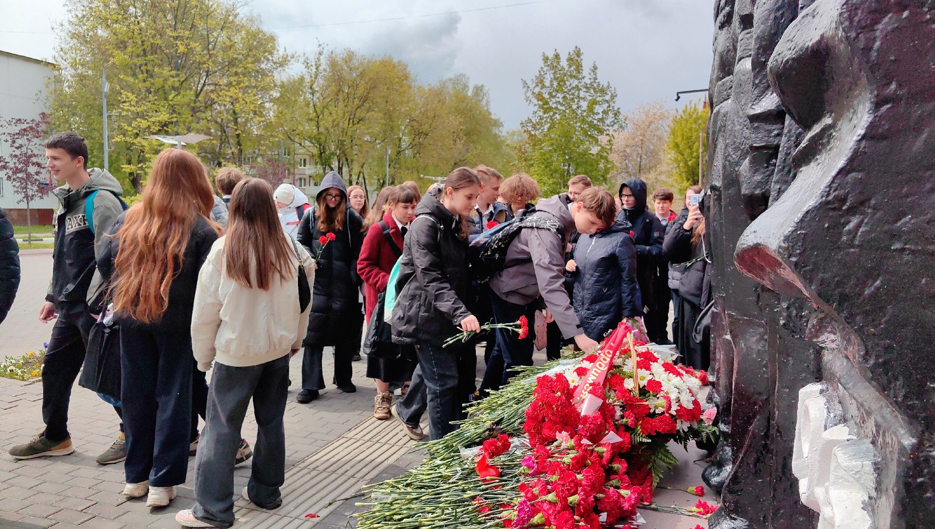 День Победы, мемориал, возложение цветов, торжественная линейка,