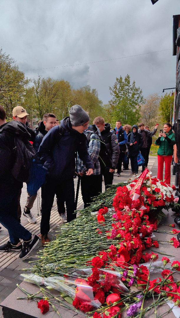 День Победы, мемориал, возложение цветов, торжественная линейка,